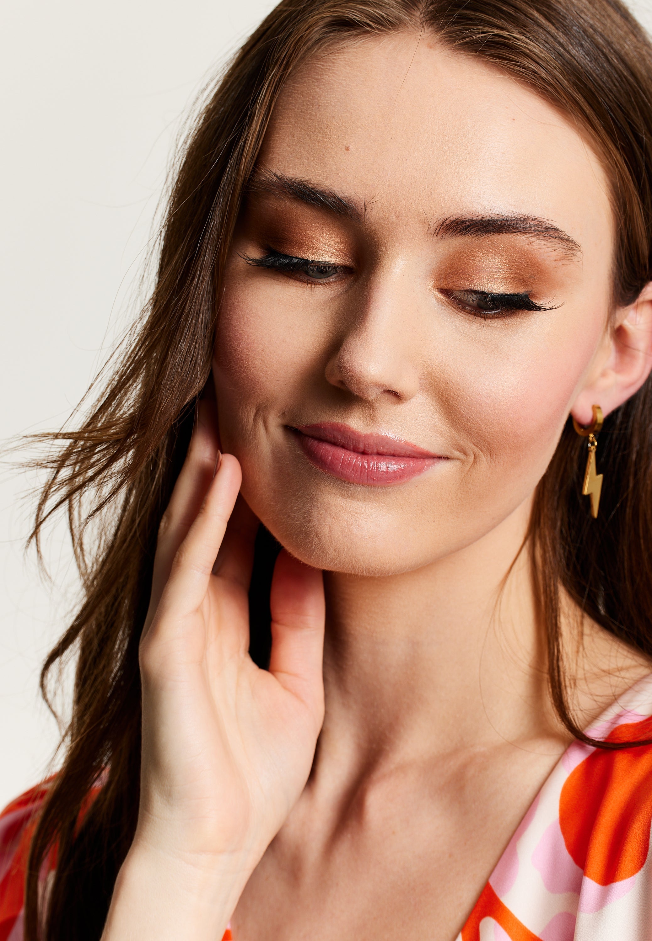 Liquorish Lightning Flash Earring In Gold