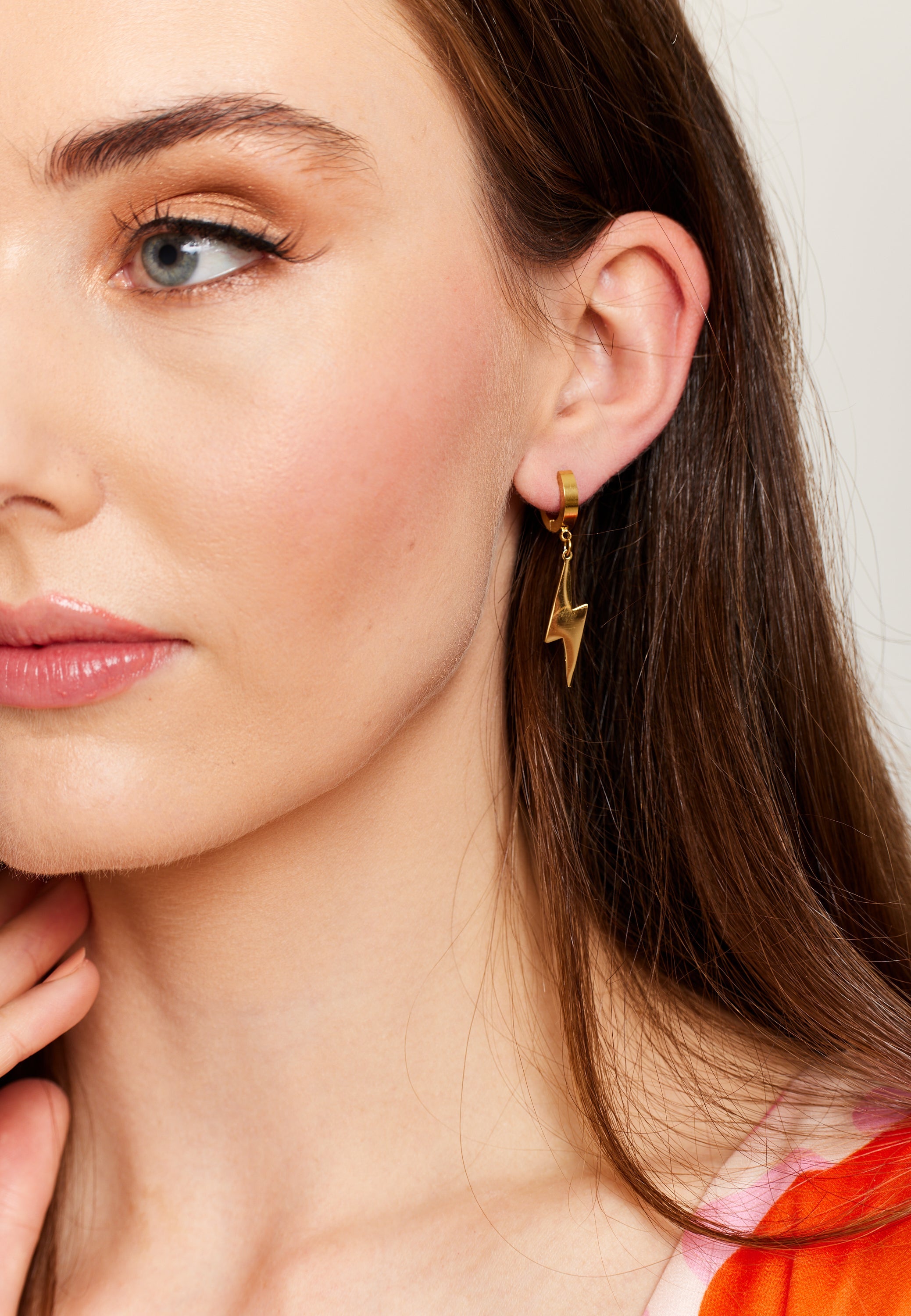 Liquorish Lightning Flash Earring In Gold