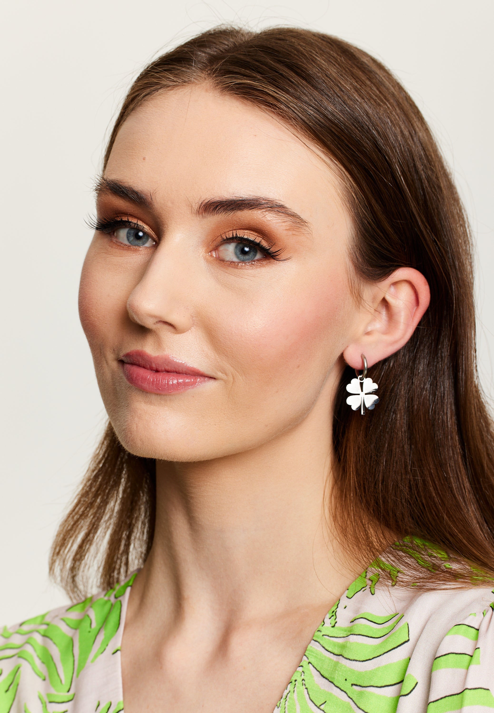 Liquorish Lucky Clover Earrings In Silver