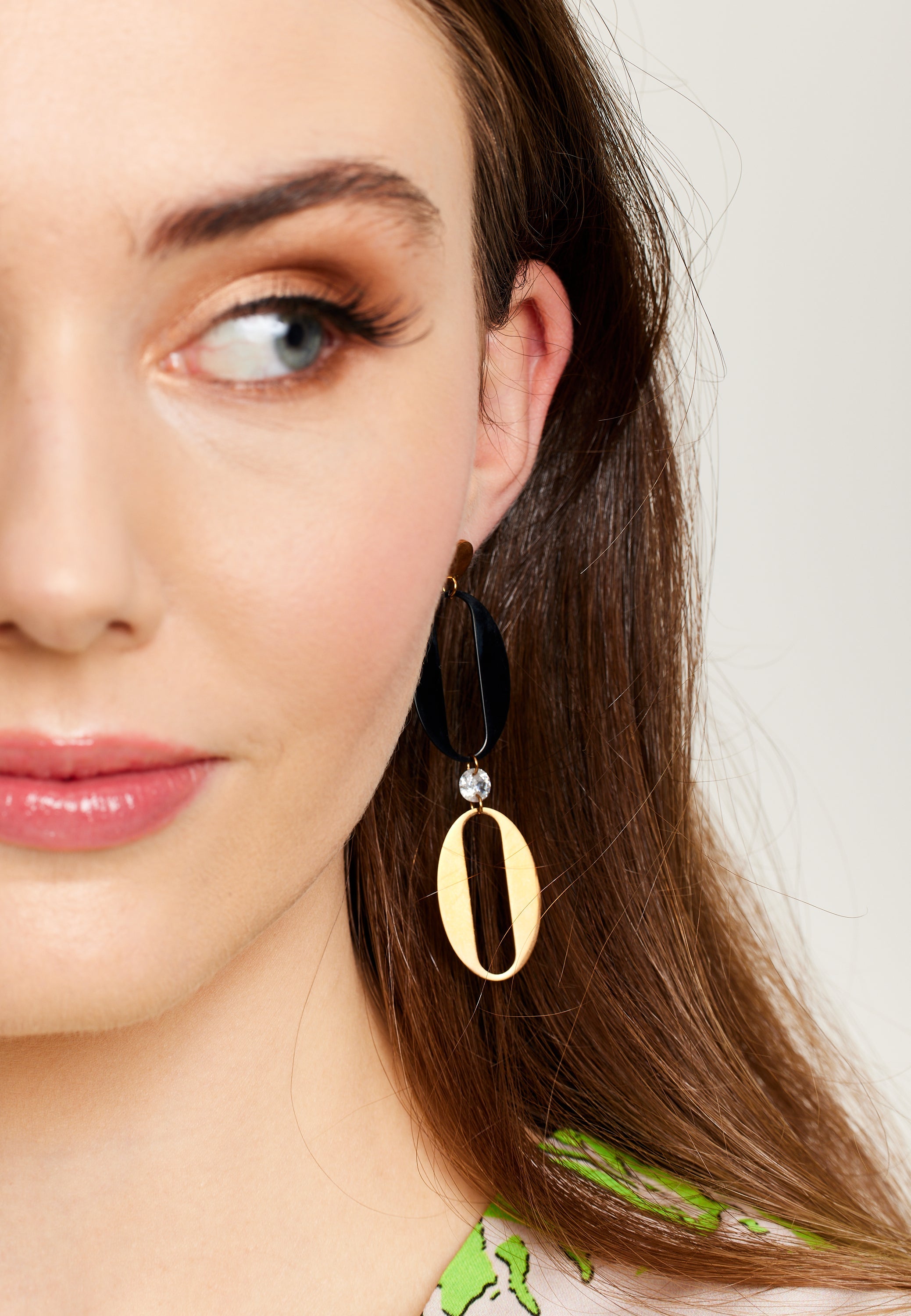 Liquorish Chain Link Drop Earrings In Black & Gold With Diamanté Details