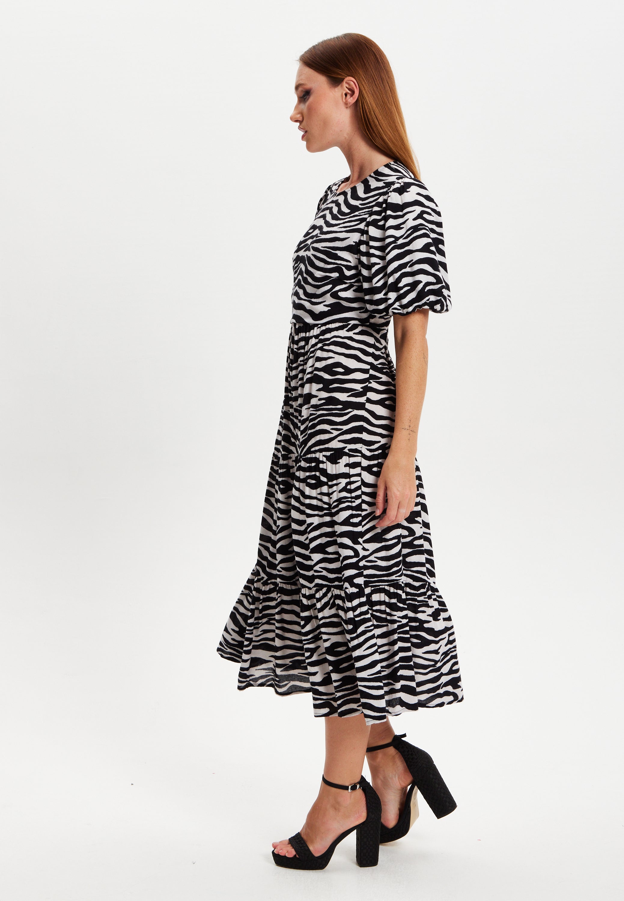 Liquorish Zebra Print Short Sleeve Midi Dress