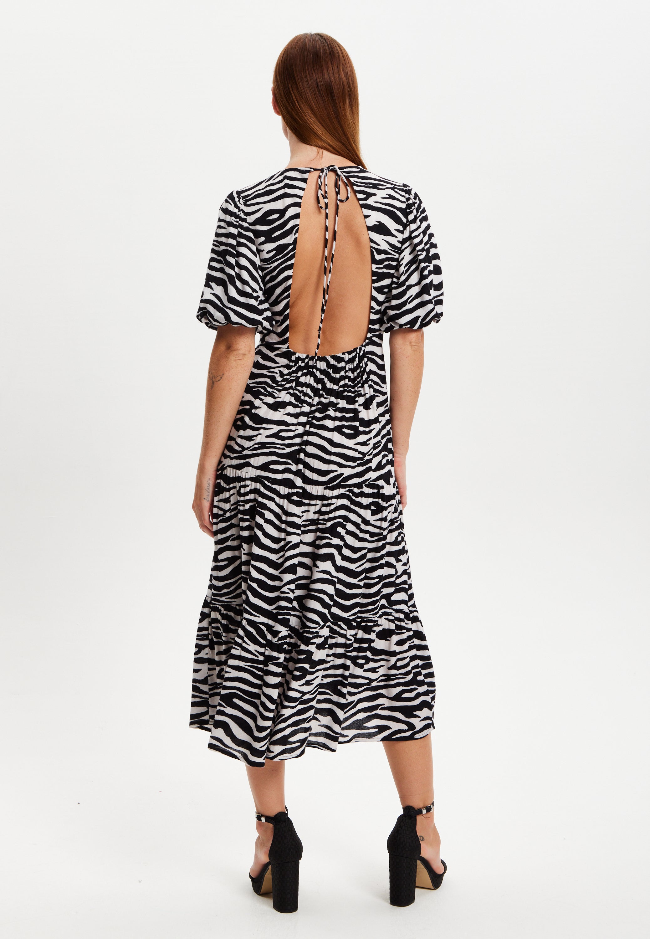 Liquorish Zebra Print Short Sleeve Midi Dress