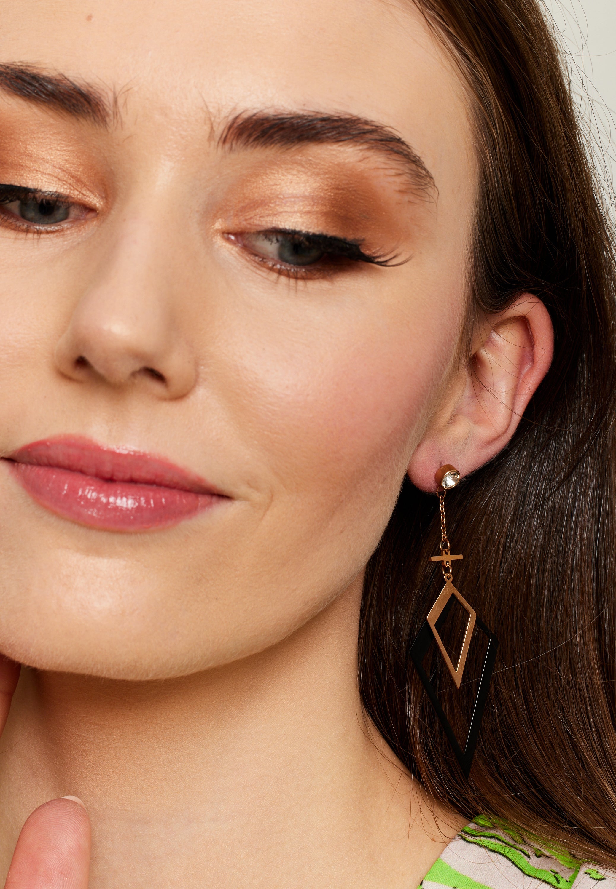 Liquorish Diamond Shaped Earrings In Gold