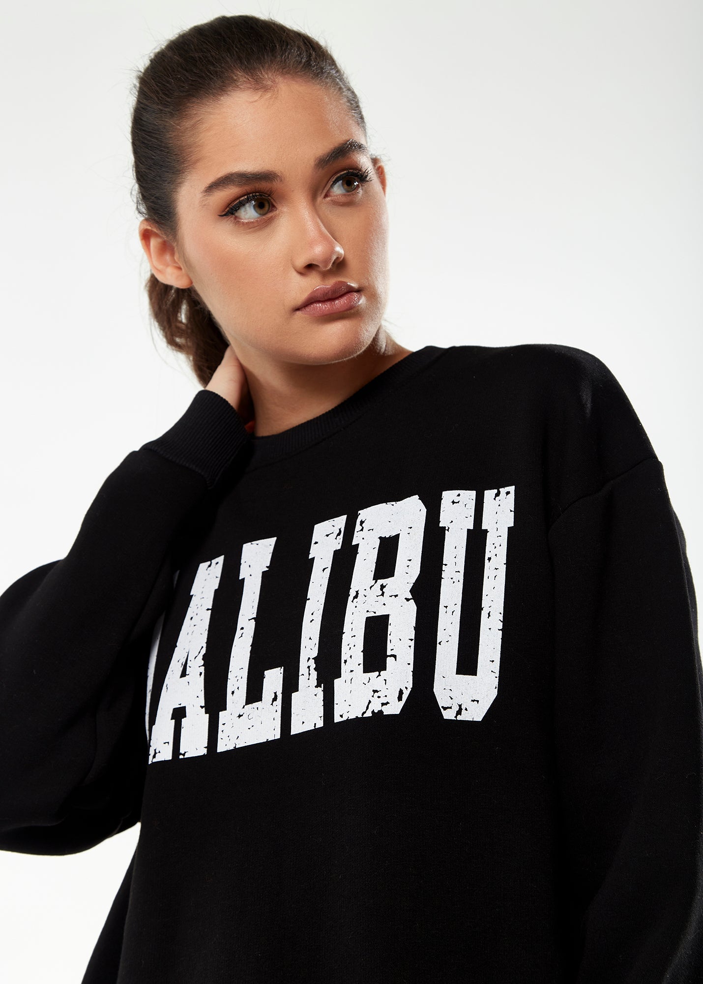 Women’s Sweatshirt with Malibu Print in Black - Classic Round Neck, Long Sleeves, Comfortable Fit, Versatile Style