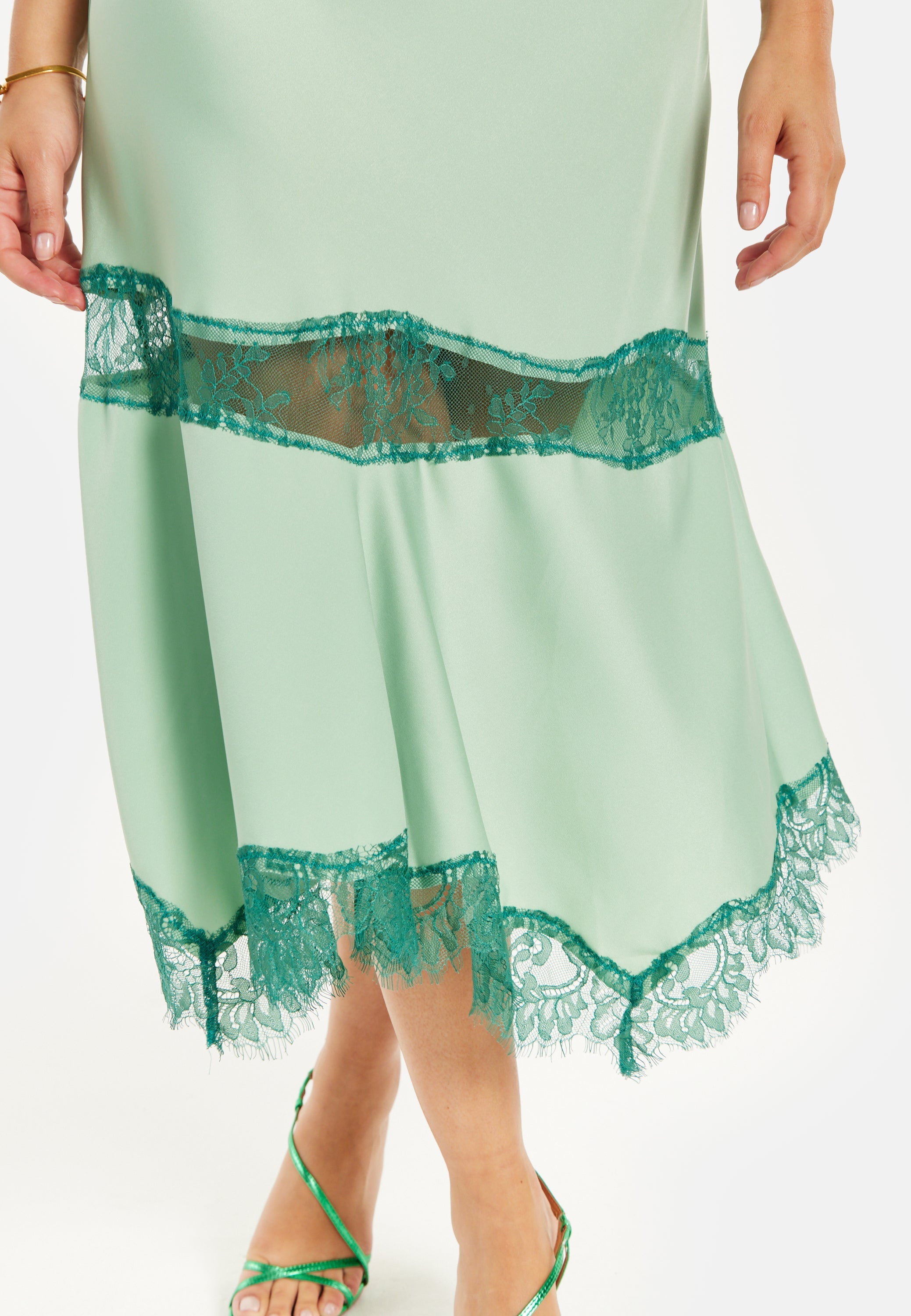 Women's Midi Dress in Elegant Green with Lace Details and Sleeveless Design - Liquorish