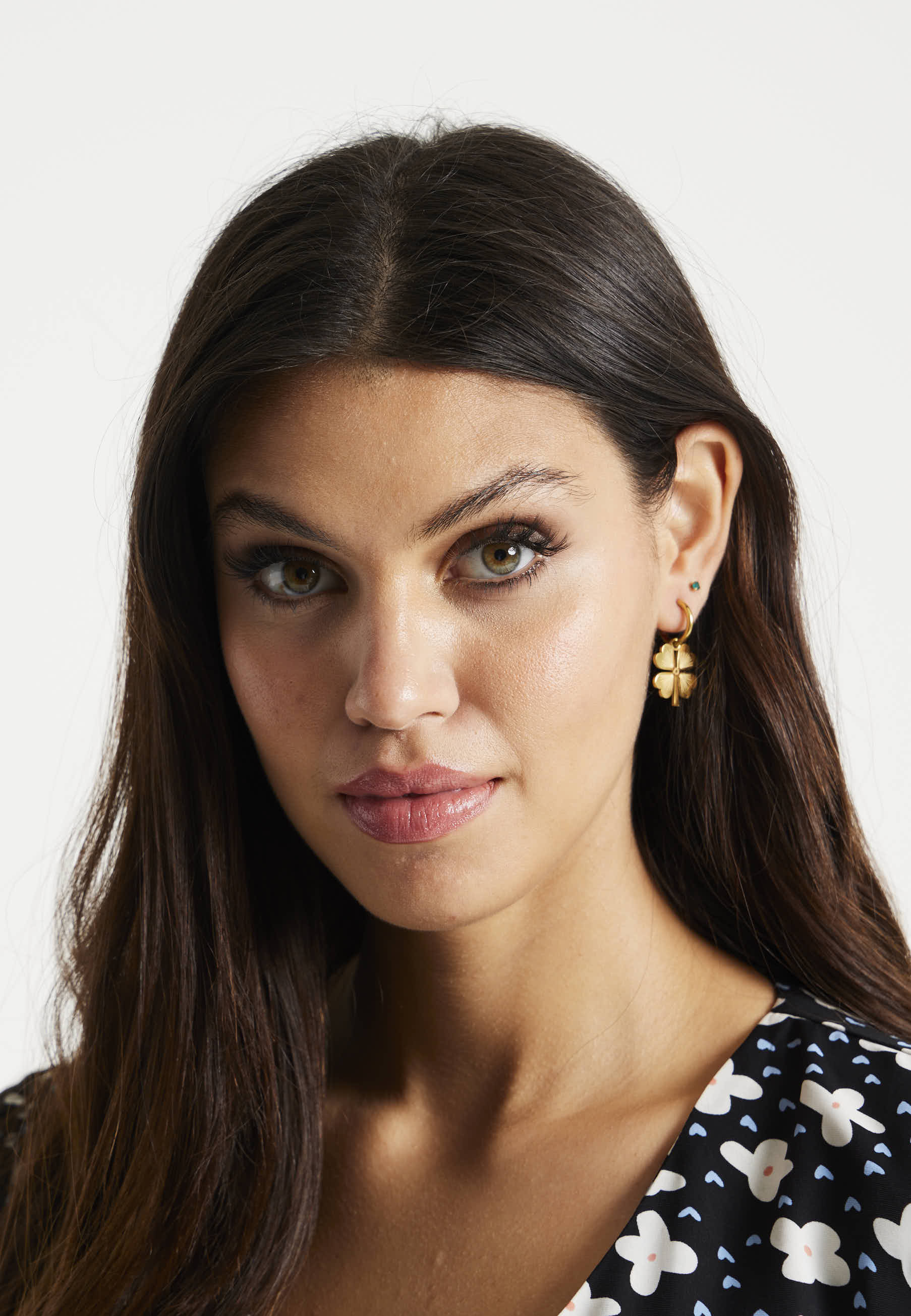 Liquorish Lucky Clover Earrings In Gold