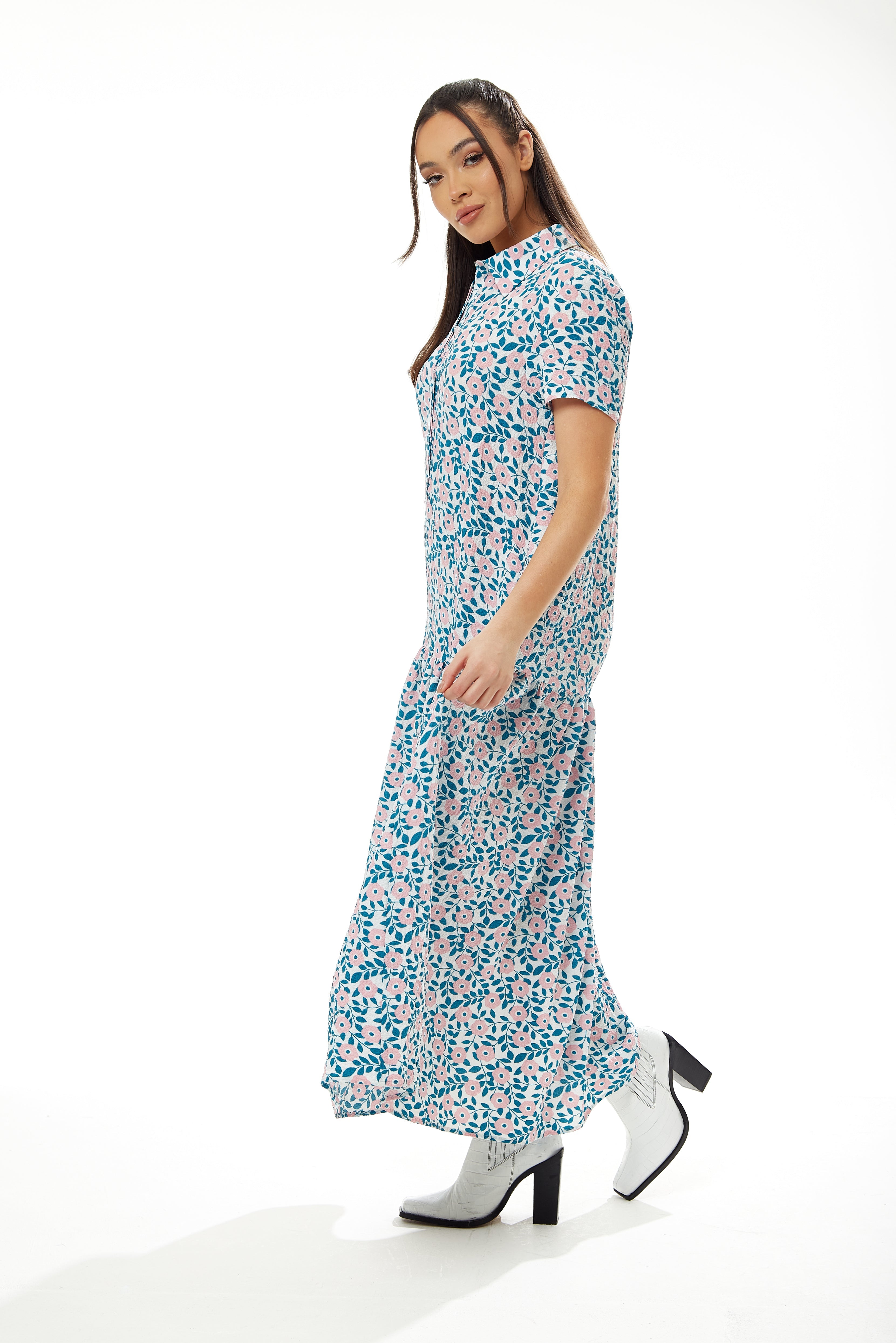 Women's Maxi Dress with Short Sleeves, Floral Print, Oversized Fit in Vibrant Colors - Liquorish