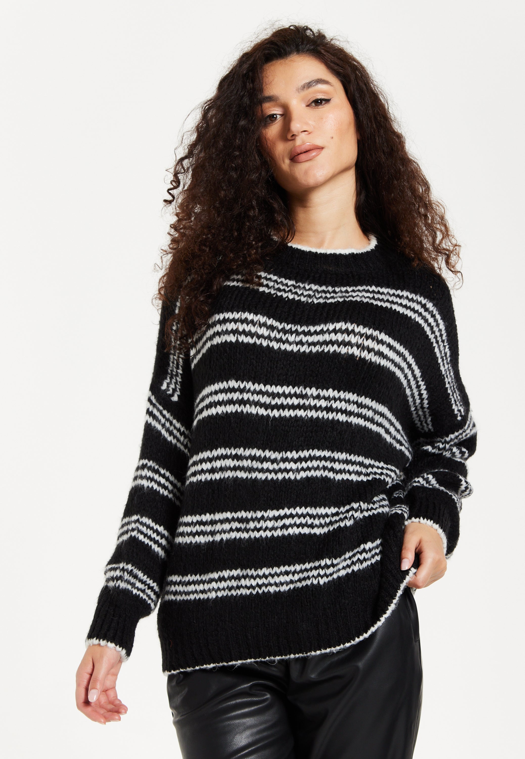 Women's Jumper - Oversized Black and White Striped Knit Sweater with Long Sleeves, Super Soft Comfort and Chic Style