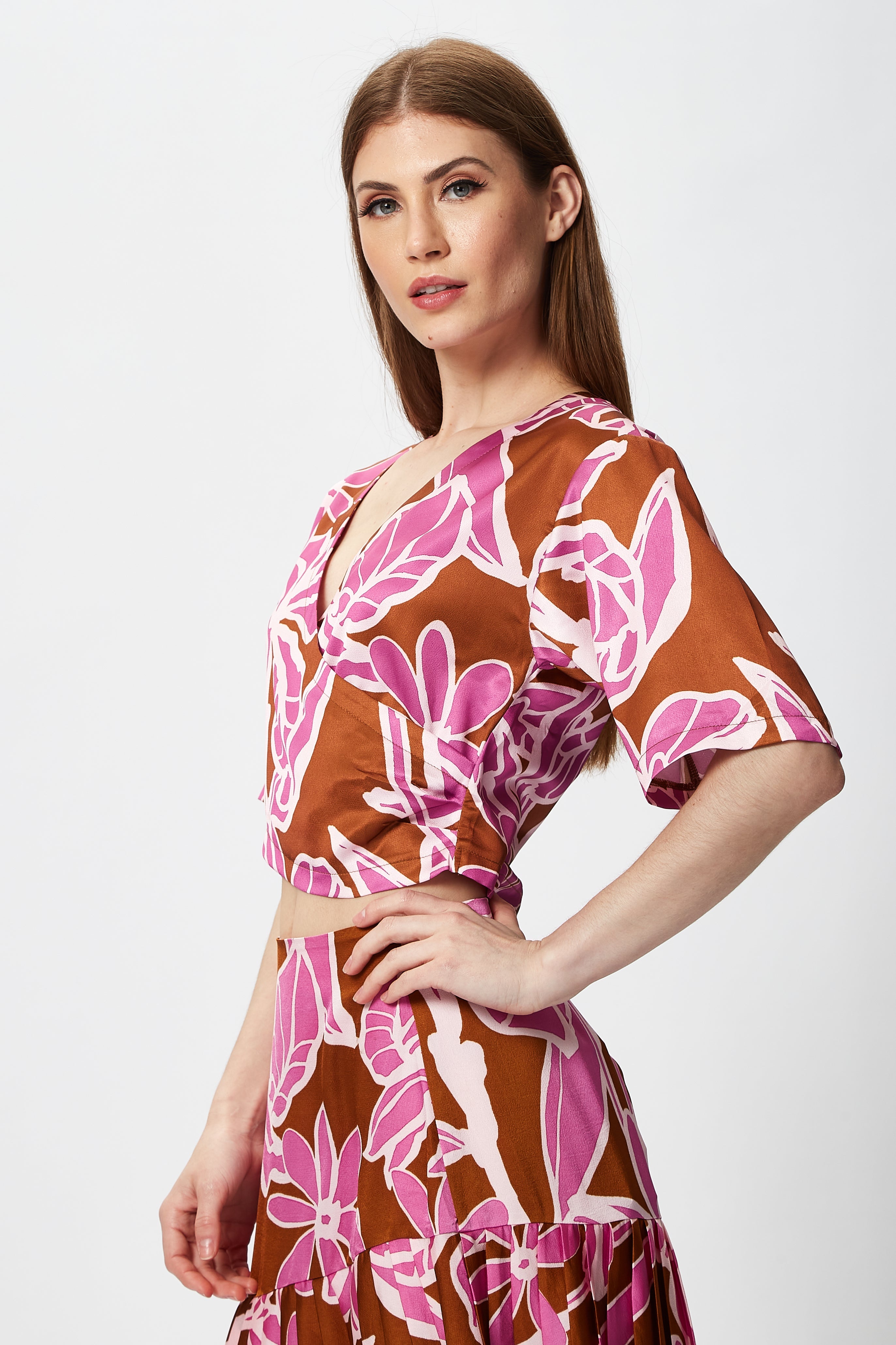 Discover chic Women’s Purple Floral Short Sleeve Top at our dresses shopping online. Shop Now!