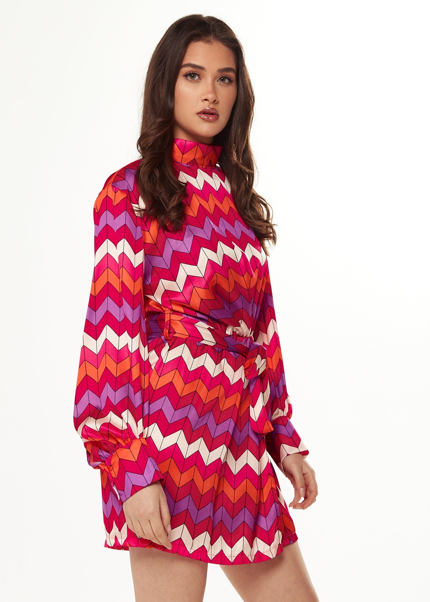 Women's Mini Dress in Warm Tones with Puffy Sleeves and Gathered Waist - Exclusive Liquorish Zig Zag Print
