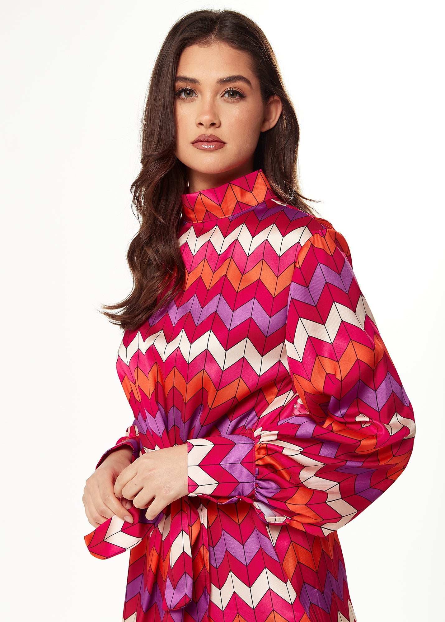Women's Mini Dress in Warm Tones with Puffy Sleeves and Gathered Waist - Exclusive Liquorish Zig Zag Print