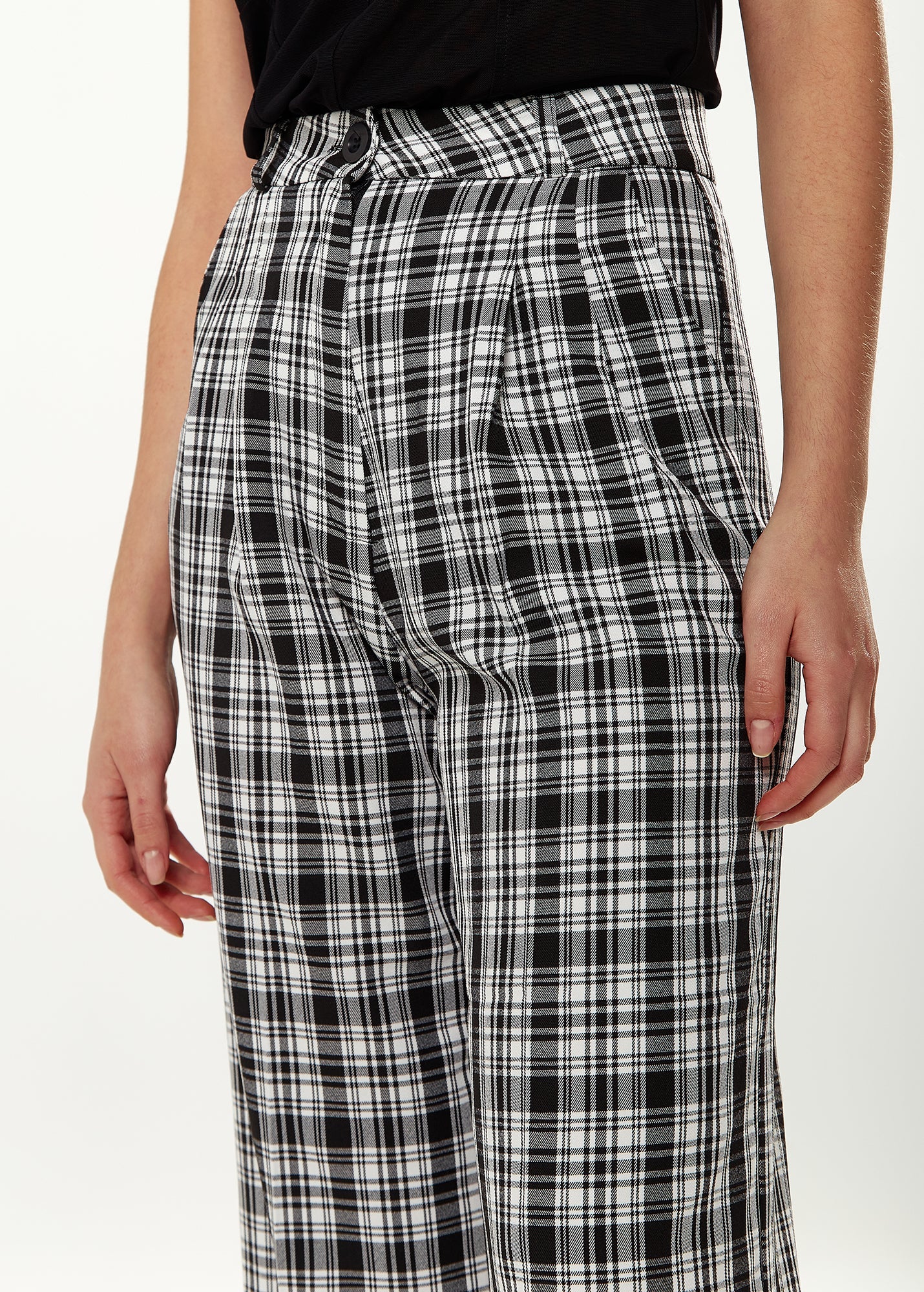 Women's Trousers in Black & White Check with High Waist and Side Pockets - Liquorish