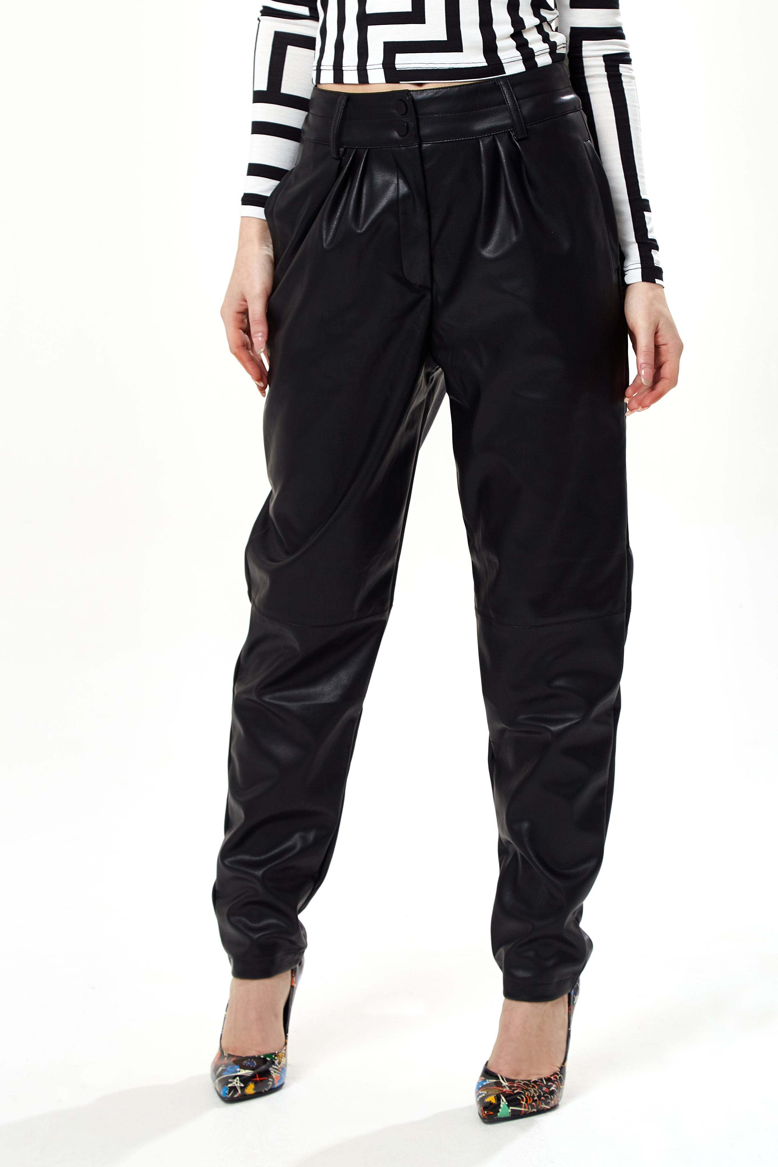 Women's Trousers in Classic Black with Pleated Detail and Tapered Fit - Stylish Leather Look by Liquorish