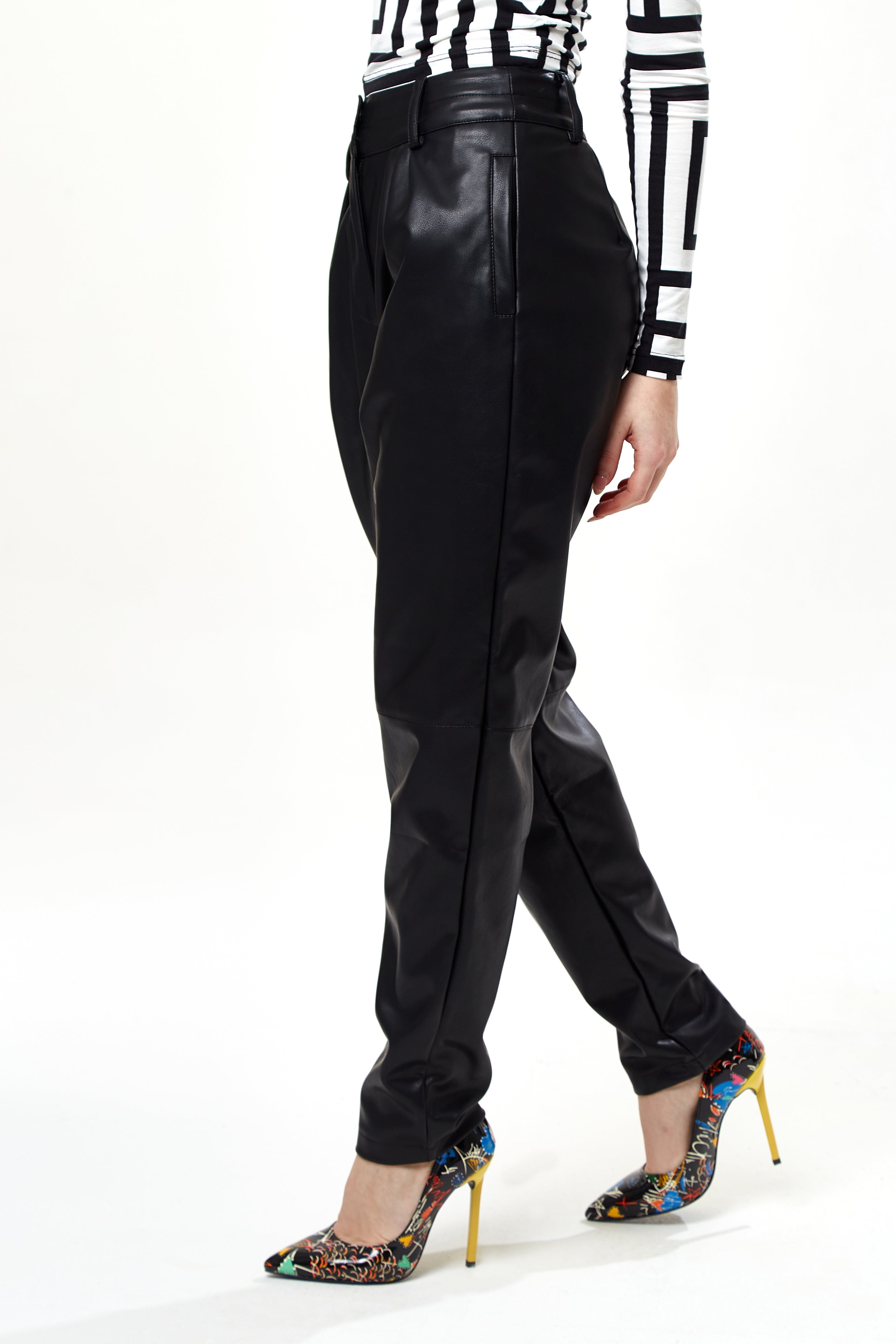 Women's Trousers in Classic Black with Pleated Detail and Tapered Fit - Stylish Leather Look by Liquorish