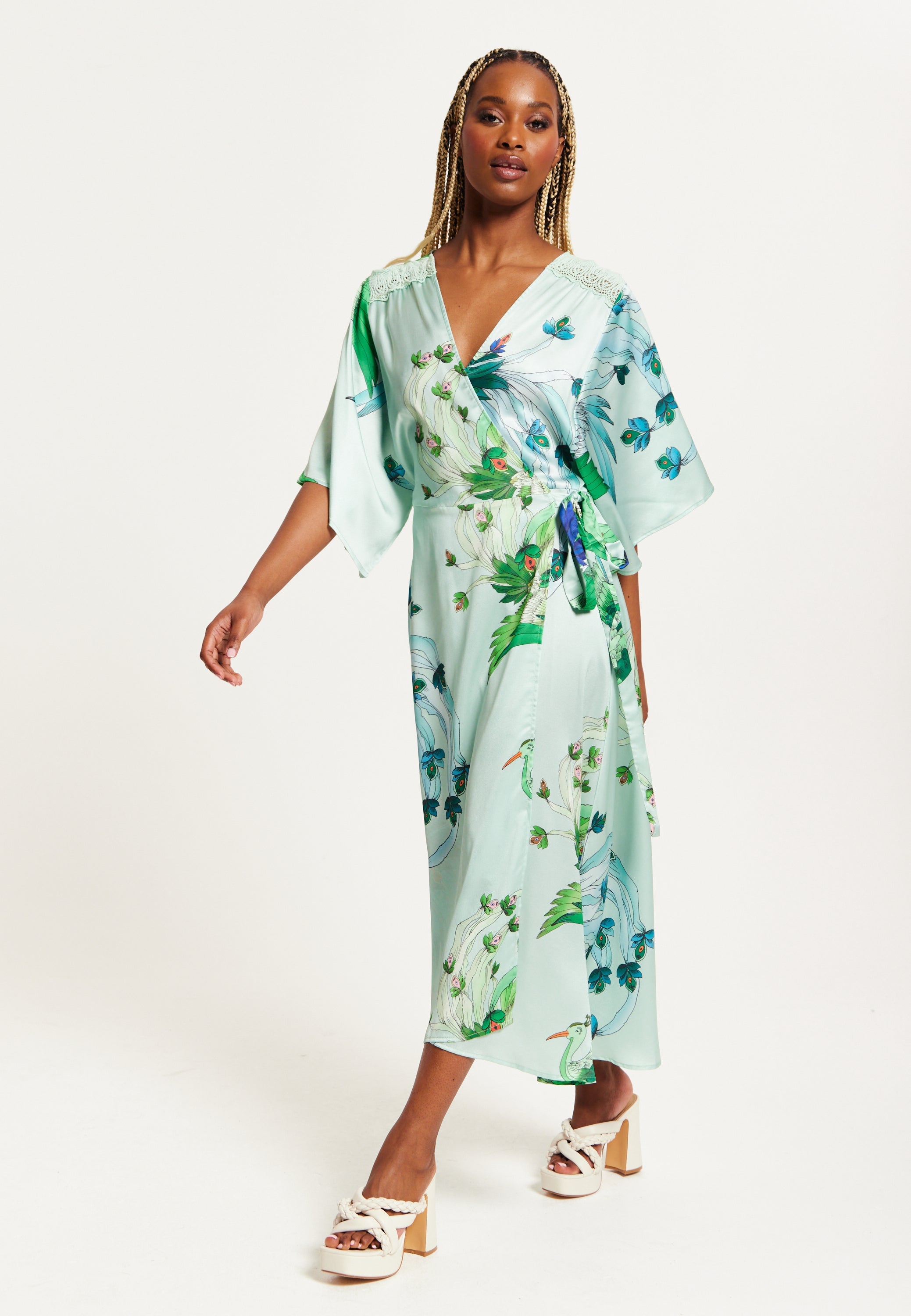 Explore exclusive dresses featuring the stylish and elegant Women's Maxi Dress collection. Shop Now!