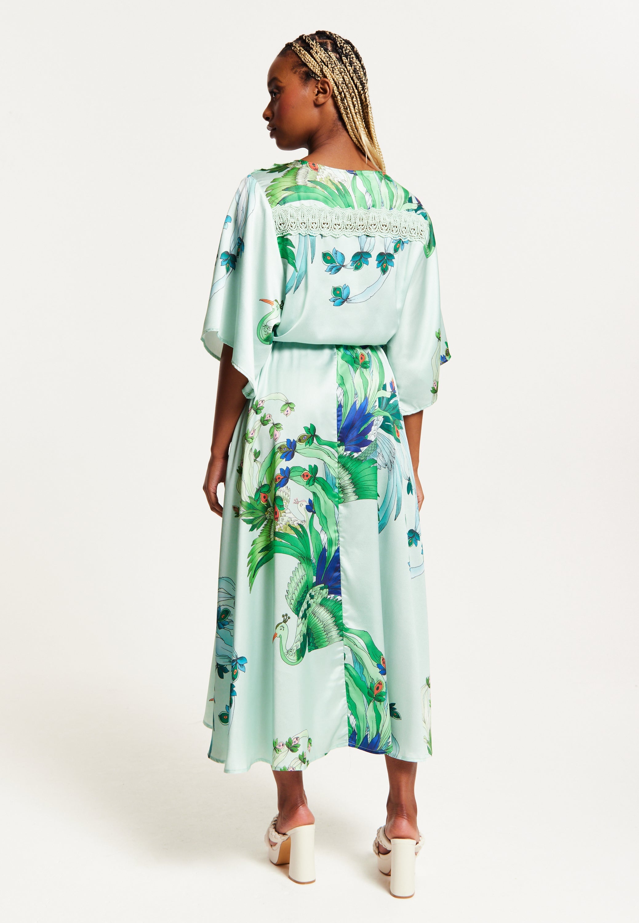 Explore exclusive dresses featuring the stylish and elegant Women's Maxi Dress collection. Shop Now!
