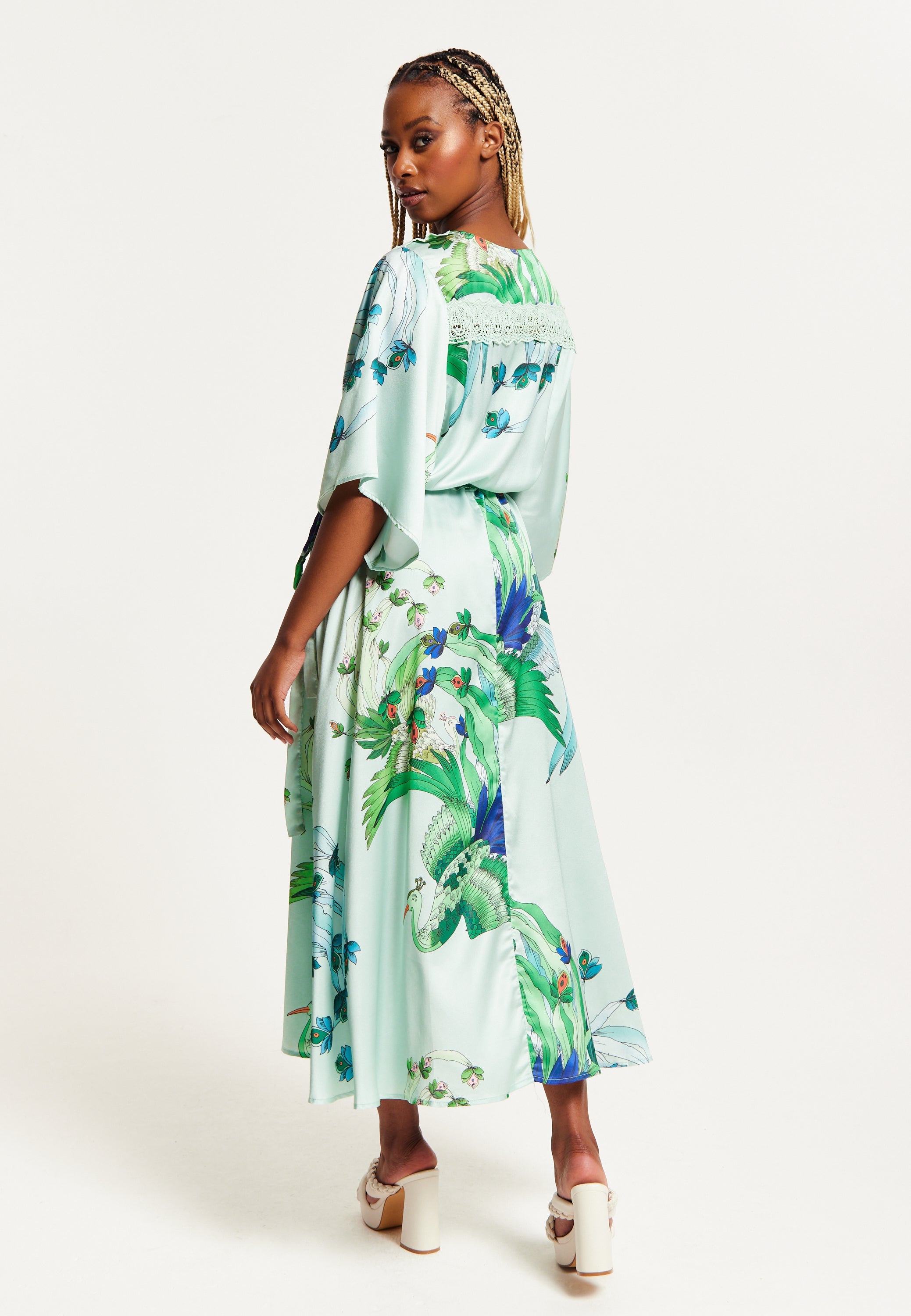 Explore exclusive dresses featuring the stylish and elegant Women's Maxi Dress collection. Shop Now!
