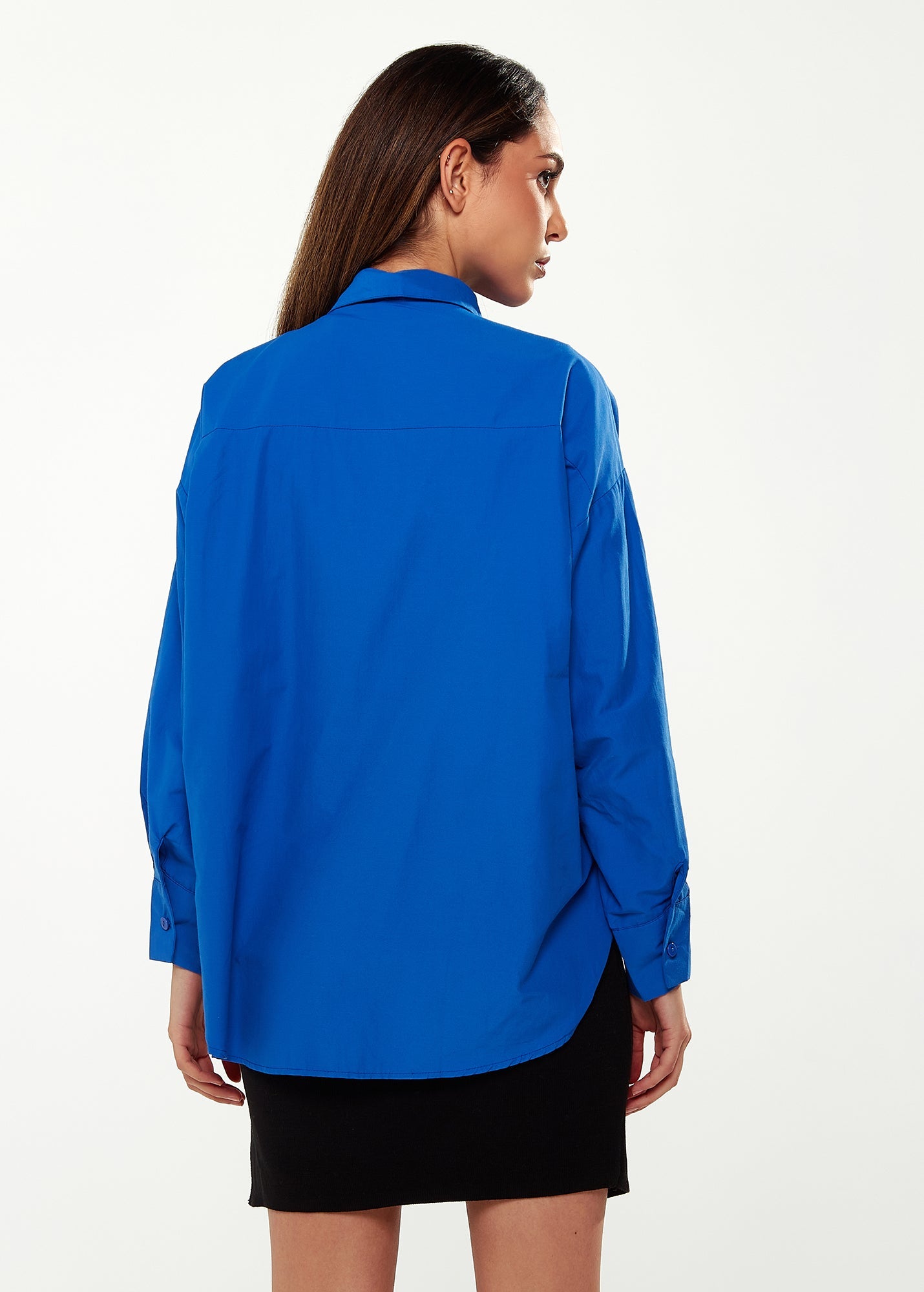 Women’s Shirt in Blue with Point Collar, Button Placket, Loose Fit, and Cuffs – Perfect for Any Occasion.