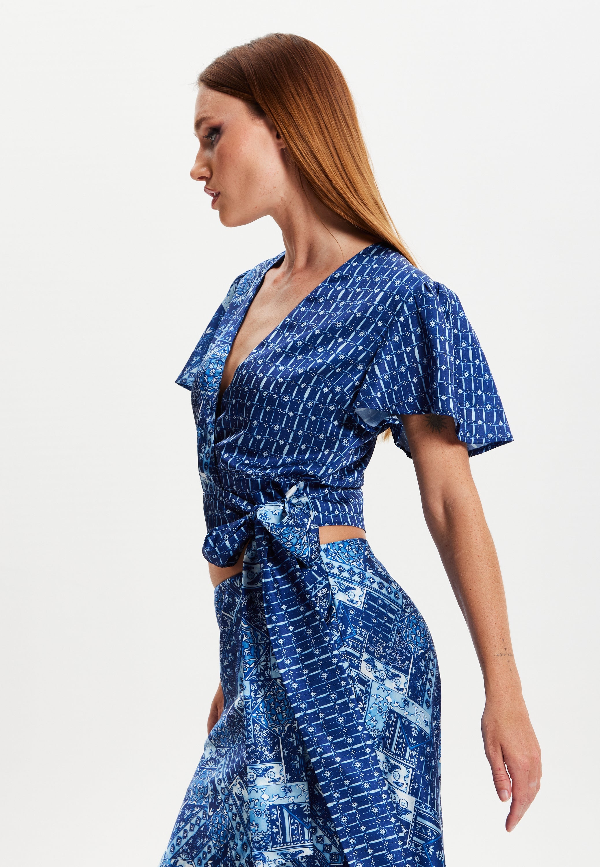 Women's Scarf Print Angel Sleeve Wrap Top with Tie Detail, Regular Fit and Elegant Design