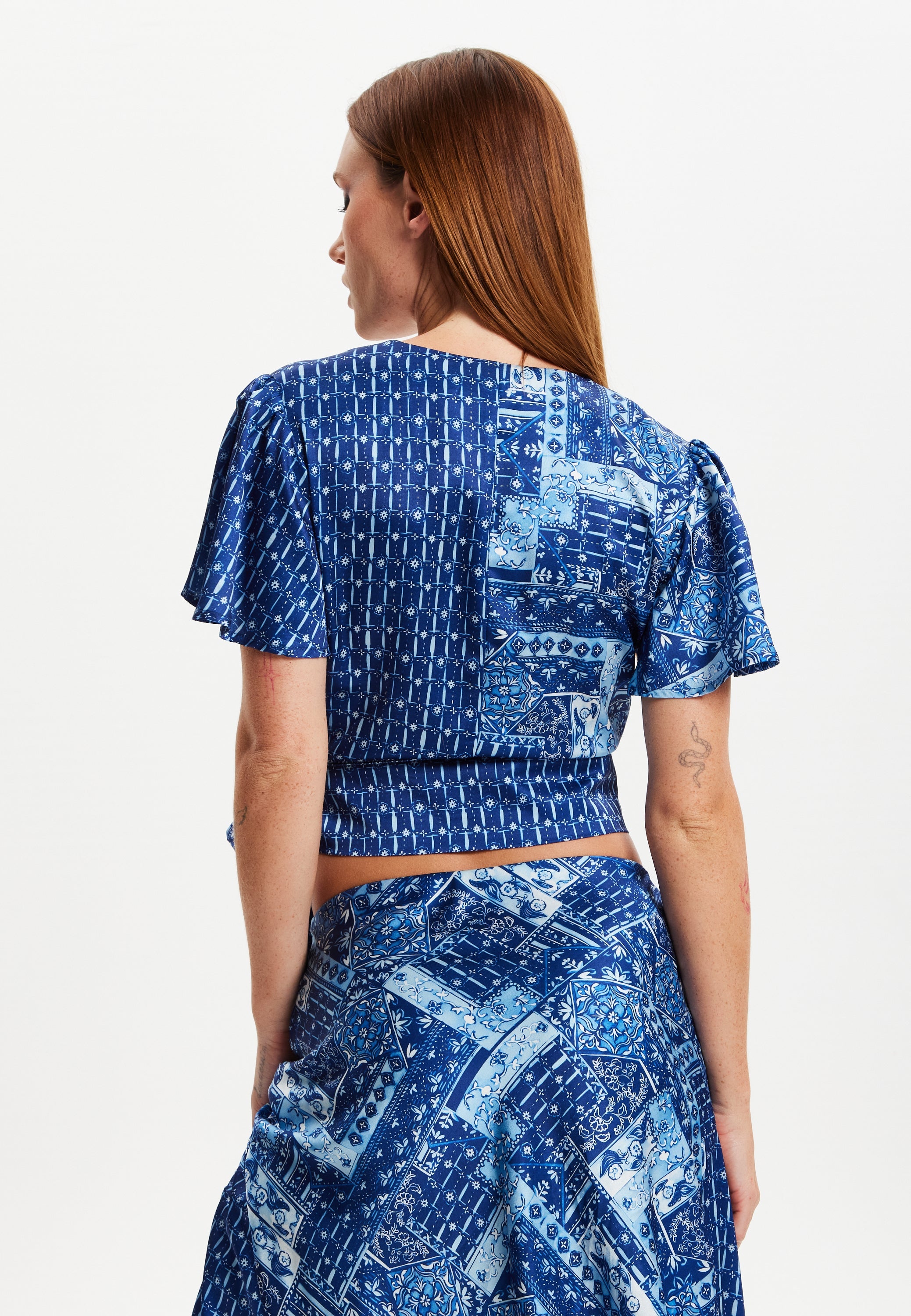 Women's Scarf Print Angel Sleeve Wrap Top with Tie Detail, Regular Fit and Elegant Design