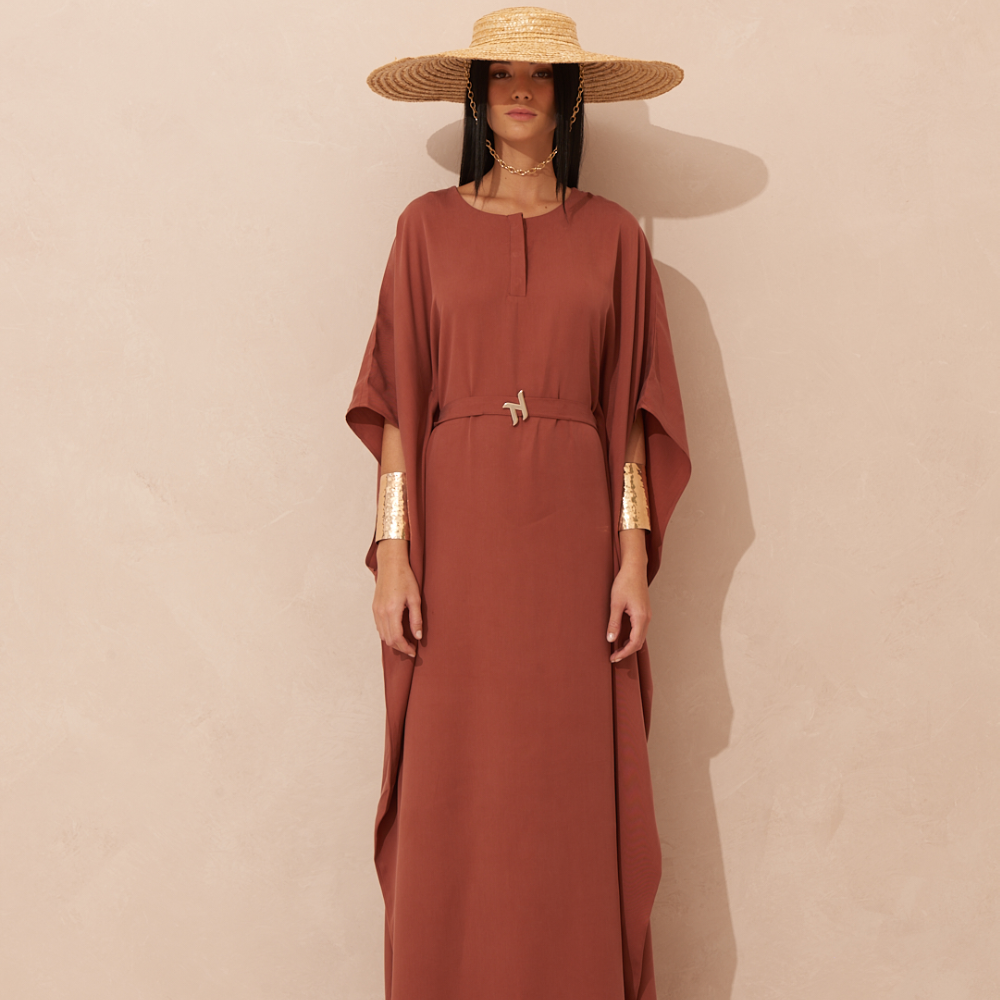 The AMEERA kaftan boasts a highly sophisticated design crafted from Tencel. 