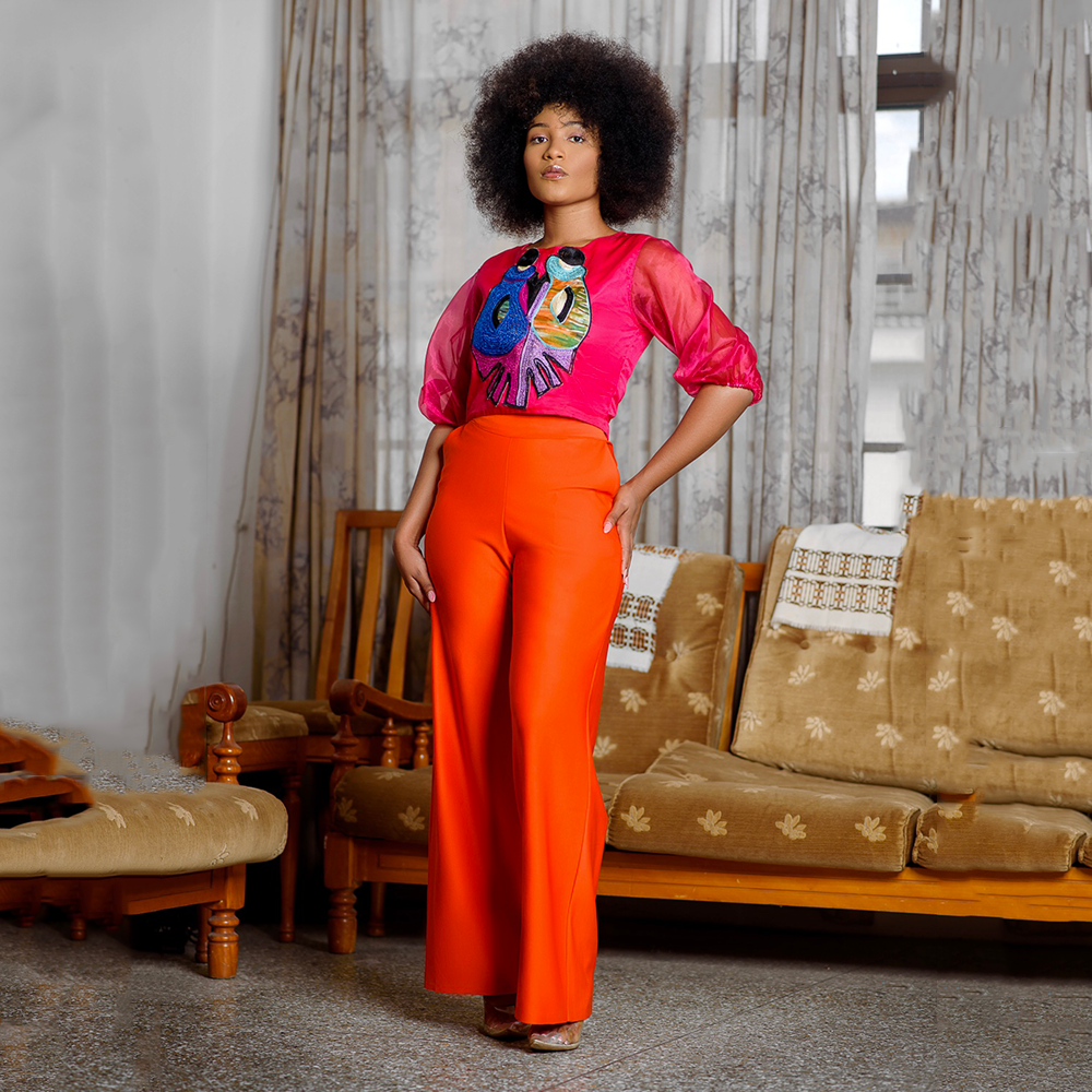 Anie set in pink and orange: Vibrant fusion, playful charm. Embrace color with this delightful ensemble.