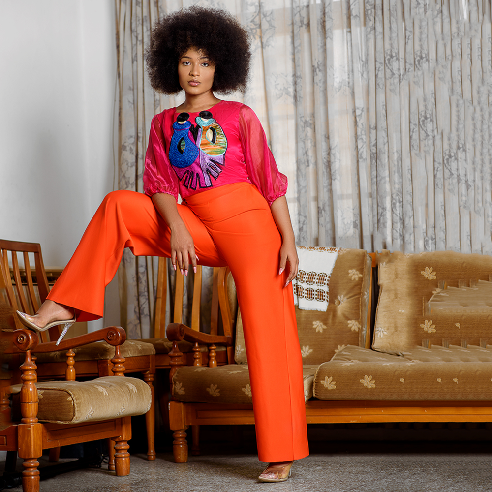 Anie set in pink and orange: Vibrant fusion, playful charm. Embrace color with this delightful ensemble.