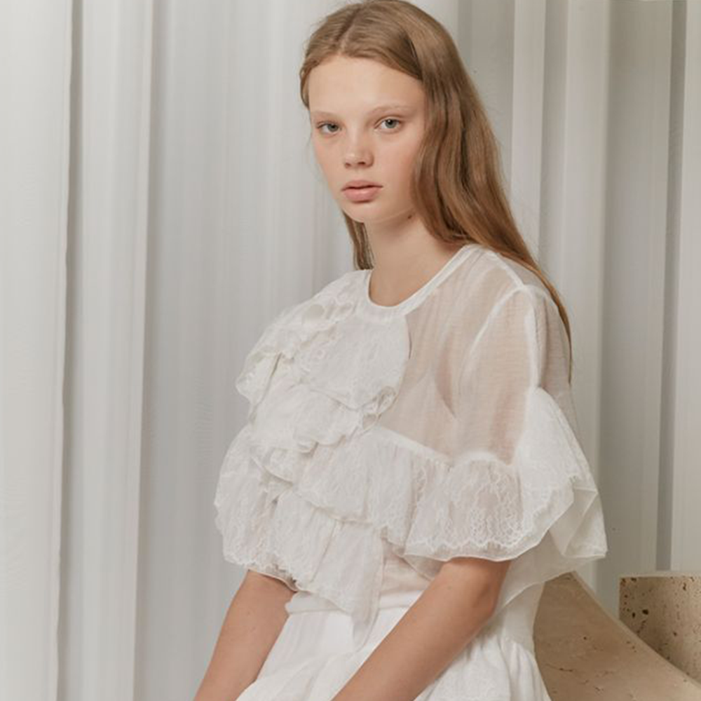 Raw-edged, Round neckline One side handkerchief-hem with patch pocket Adjustable tie belt at waist Relaxed silhouette.