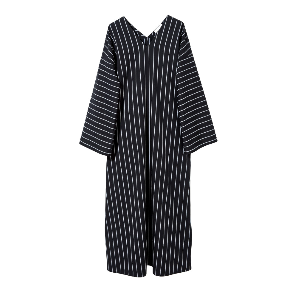 Discover the Aya Caftan at The Luxe Maison, featuring an airy, ankle-length poplin design, relaxed wide fit, side pockets, and front and back V-necklines.