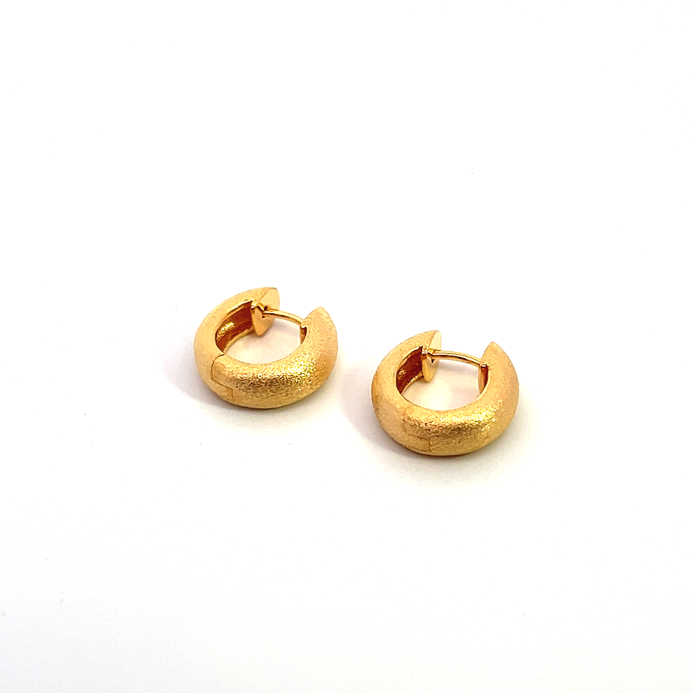 Shop online premium 18K gold dangler earrings with sparkling cubic zirconia stones.