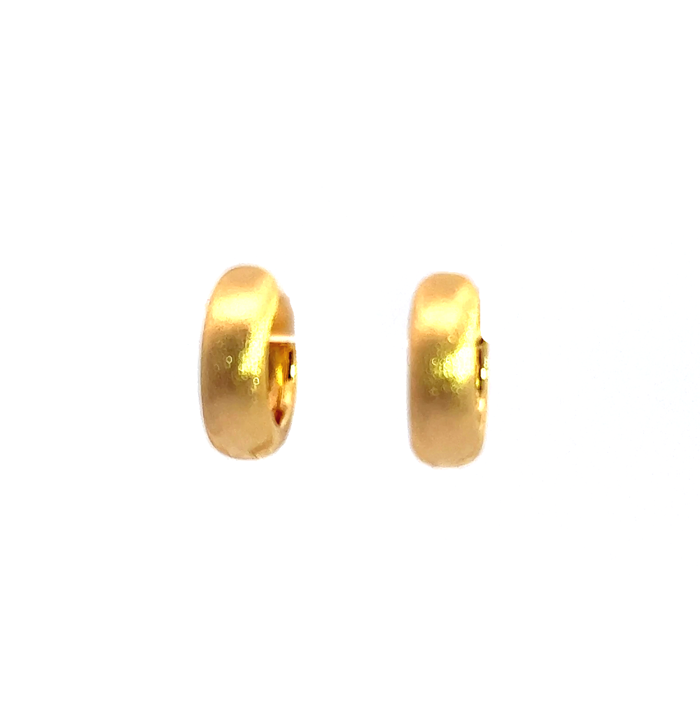 Shop online premium 18K gold dangler earrings with sparkling cubic zirconia stones.