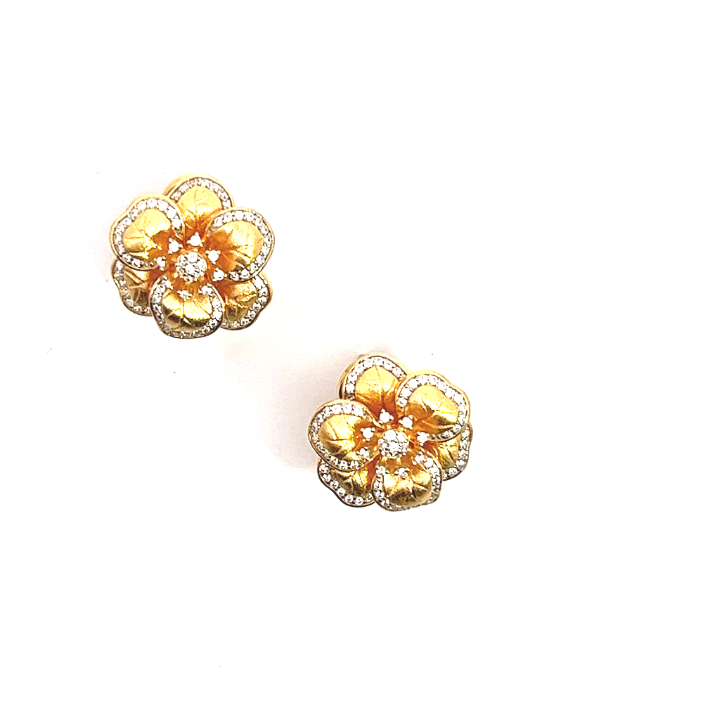 Shop online premium 18K gold flower stud earrings with sparkling cubic zirconia stones.