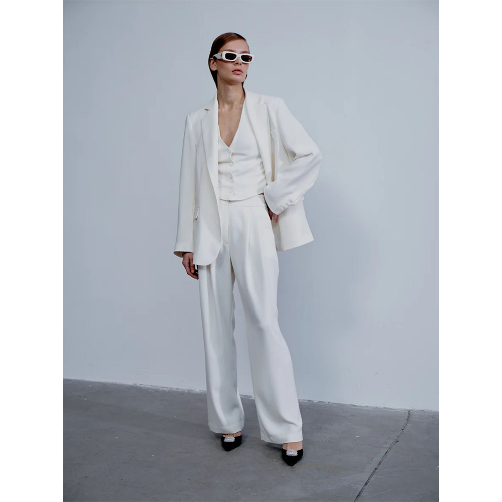 Boxy Oversize Crepe Blazer in Blanche