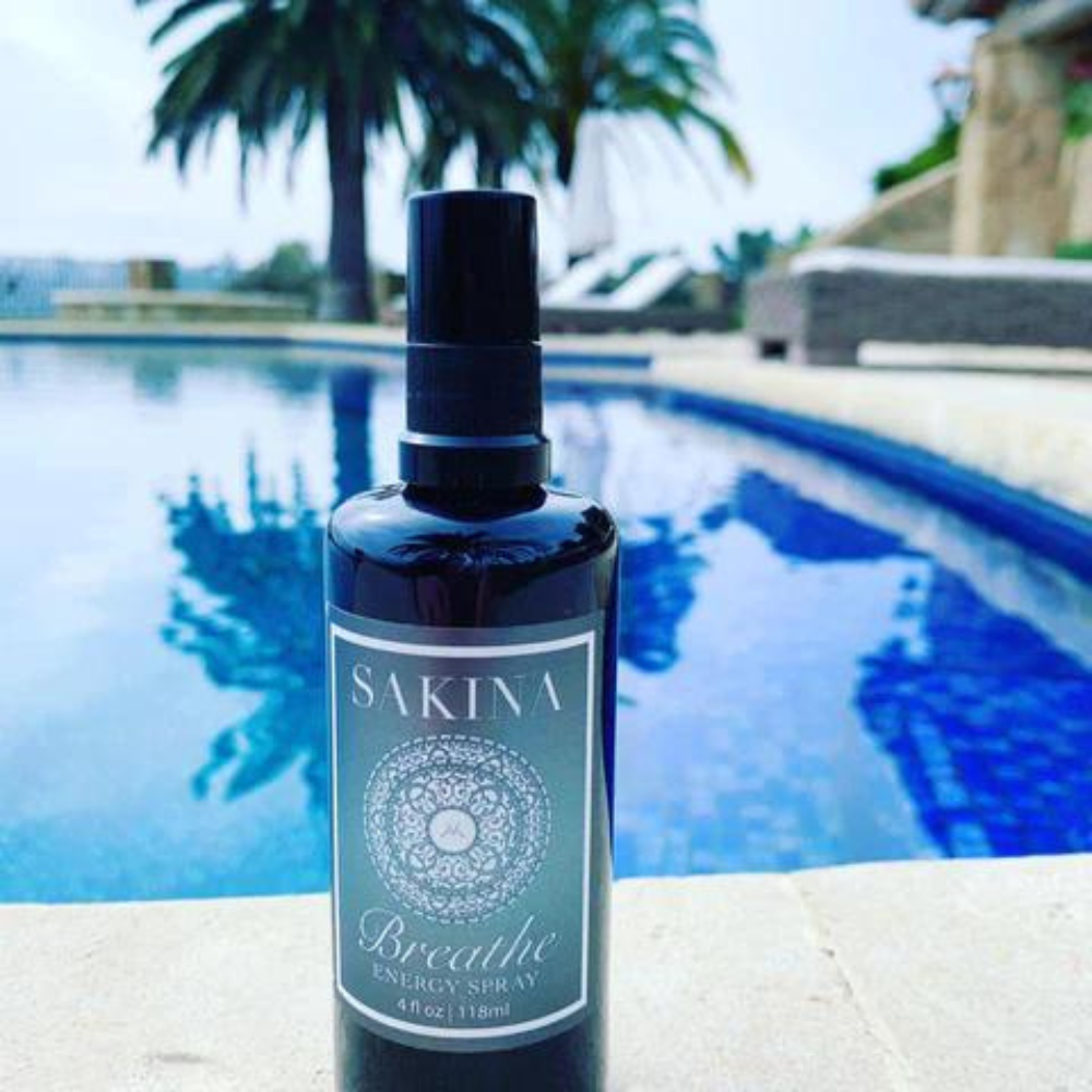 This timeless fragrance begins with notes of white tea which dries down to an alluring scent of green fig.