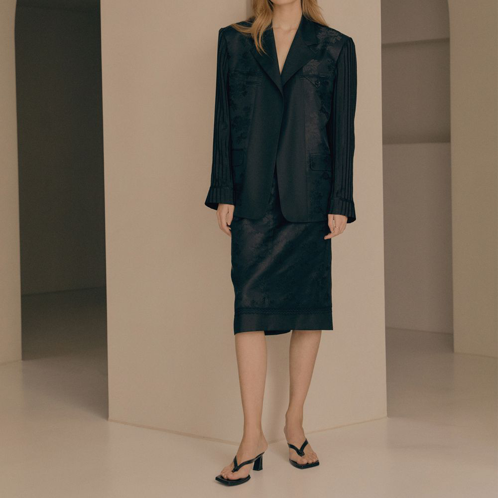 Raw-edged, Round neckline One side handkerchief-hem with patch pocket Adjustable tie belt at waist Relaxed silhouette.