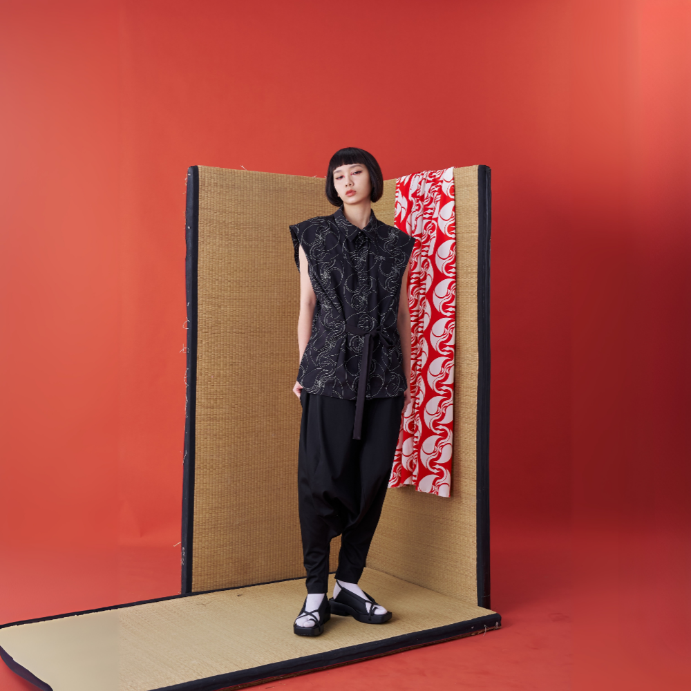 Step into fashion website INF Sleeveless Jinbei Shirt. Shop Now!