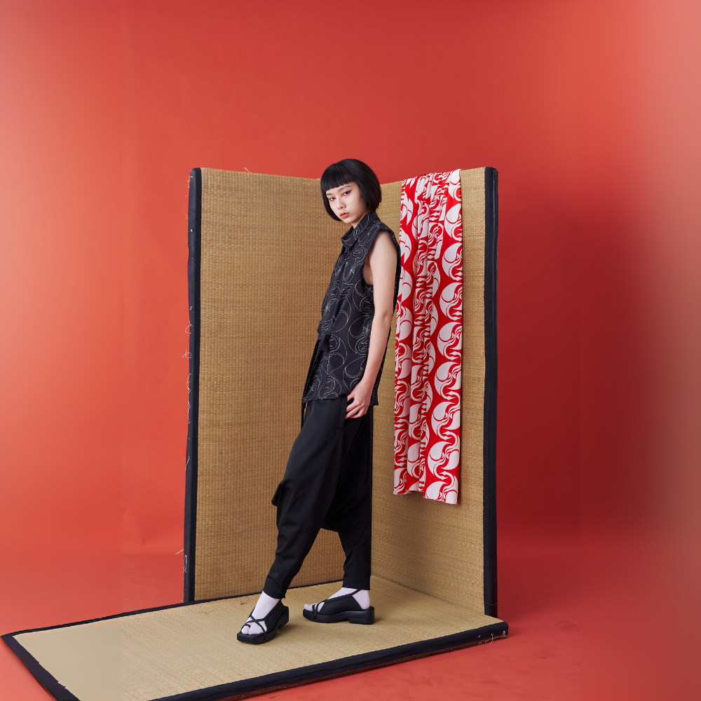 Step into fashion website INF Sleeveless Jinbei Shirt. Shop Now!