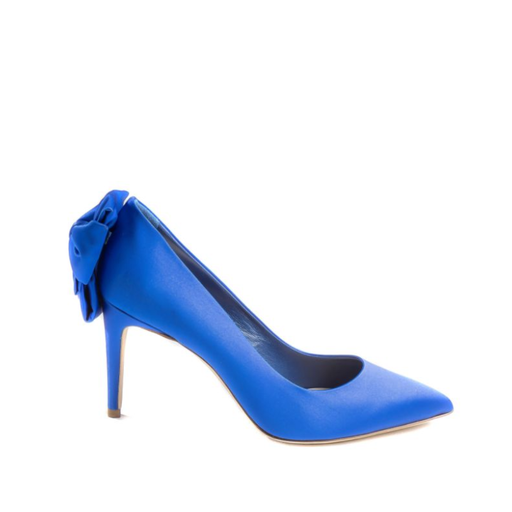Designed to steal the show, the Delicate Pump Blue Klein is a trend-forward interpretation of an iconic pointy toe style. 