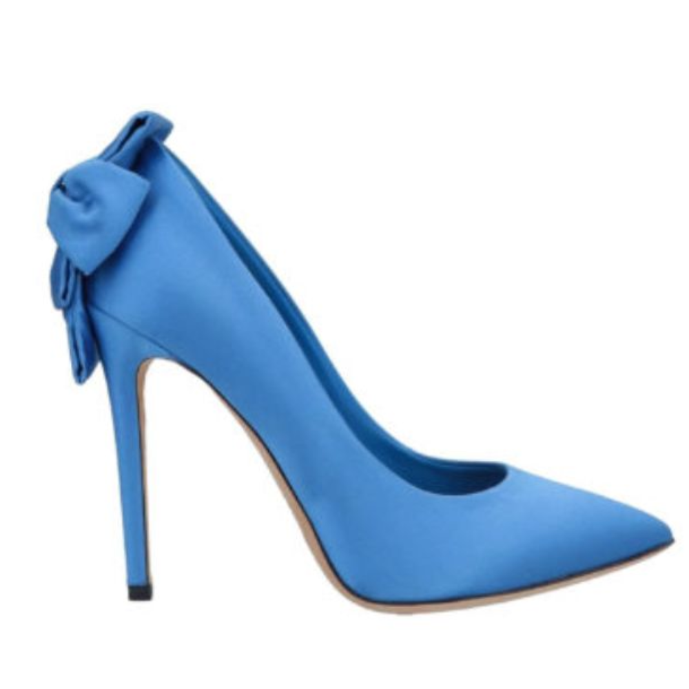 Designed to steal the show, the Delicate Pump Light Blue is a trend-forward interpretation of an iconic pointy toe style.