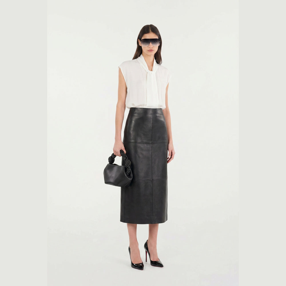 Shop online from our exclusive website and discover the Eucalyptus Scarf Shirt by Benedetti Life, crafted from soft eucalyptus fabric for breathable comfort, fluid drape, and modern sustainable elegance.
