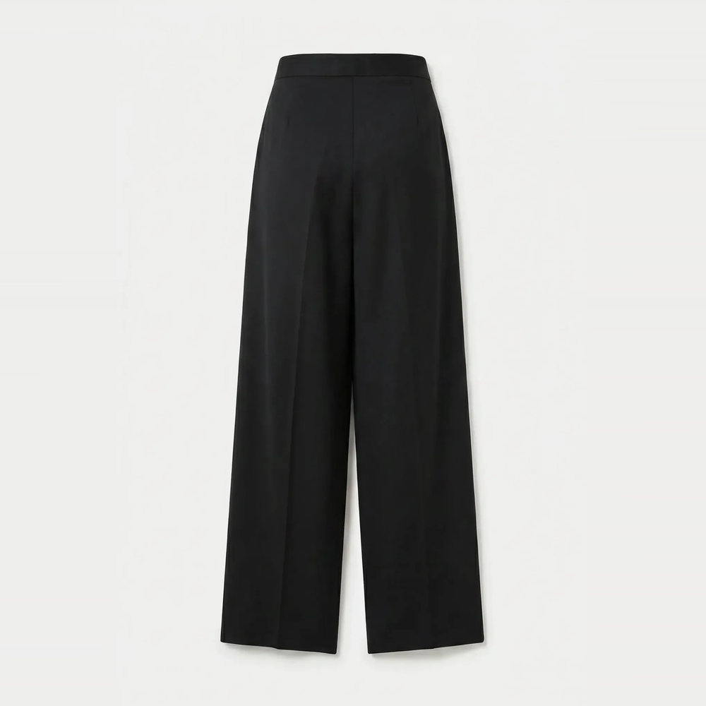 Shop online from our exclusive website and discover the Eucalyptus Trousers by Benedetti Life, crafted from premium TENCEL™ fabric for breathable comfort, elegant tailoring, and sustainable luxury.