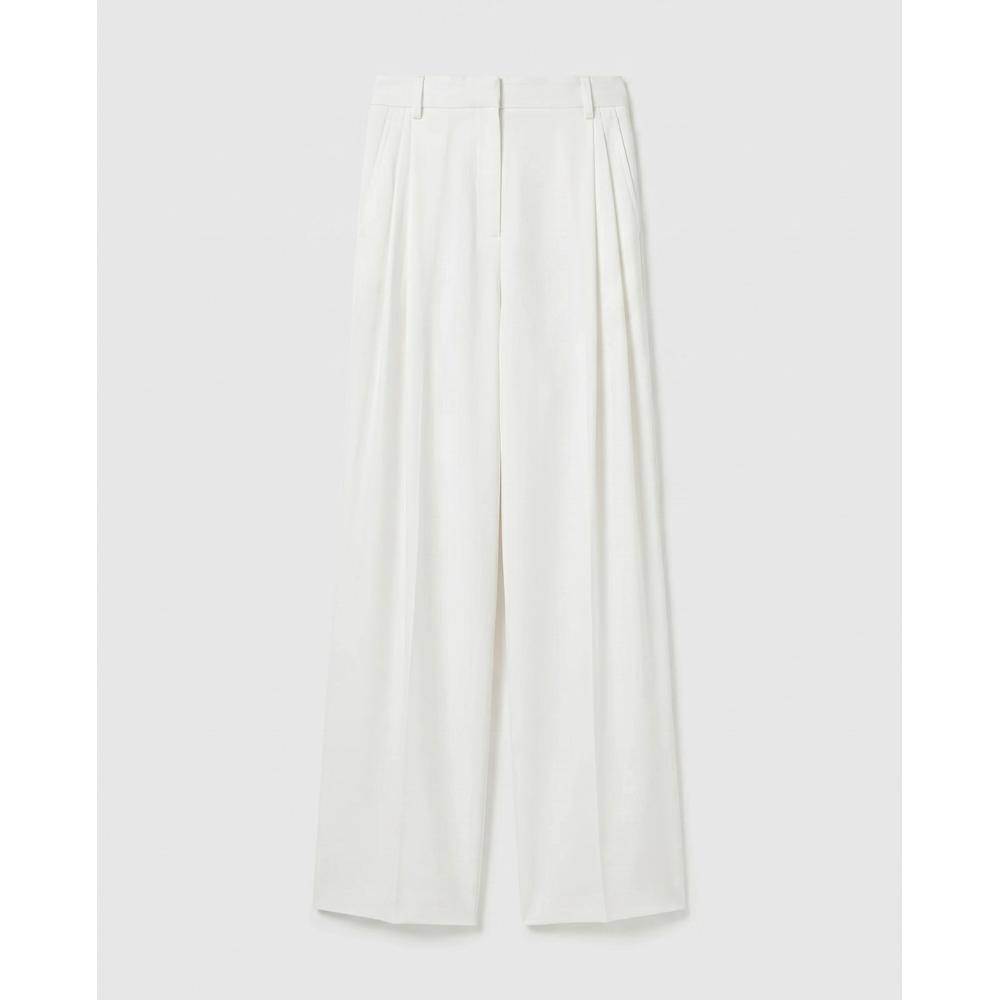 Shop online from our exclusive website and discover the Eucalyptus Trousers by Benedetti Life, crafted from premium TENCEL™ fabric for breathable comfort, elegant tailoring, and sustainable luxury.