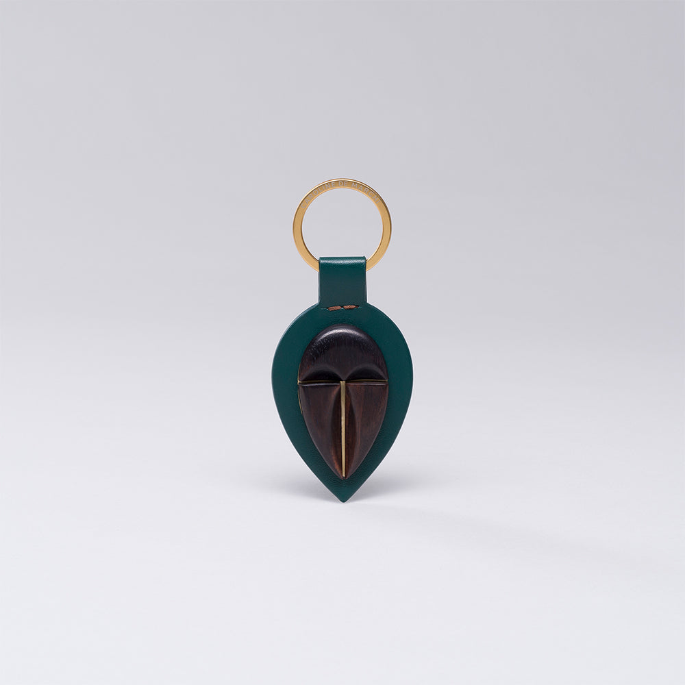 Enhance your style with The Luxe Maison Kira La Key Chain, available at The Luxury Store. A perfect blend of elegance and functionality. Shop Now!