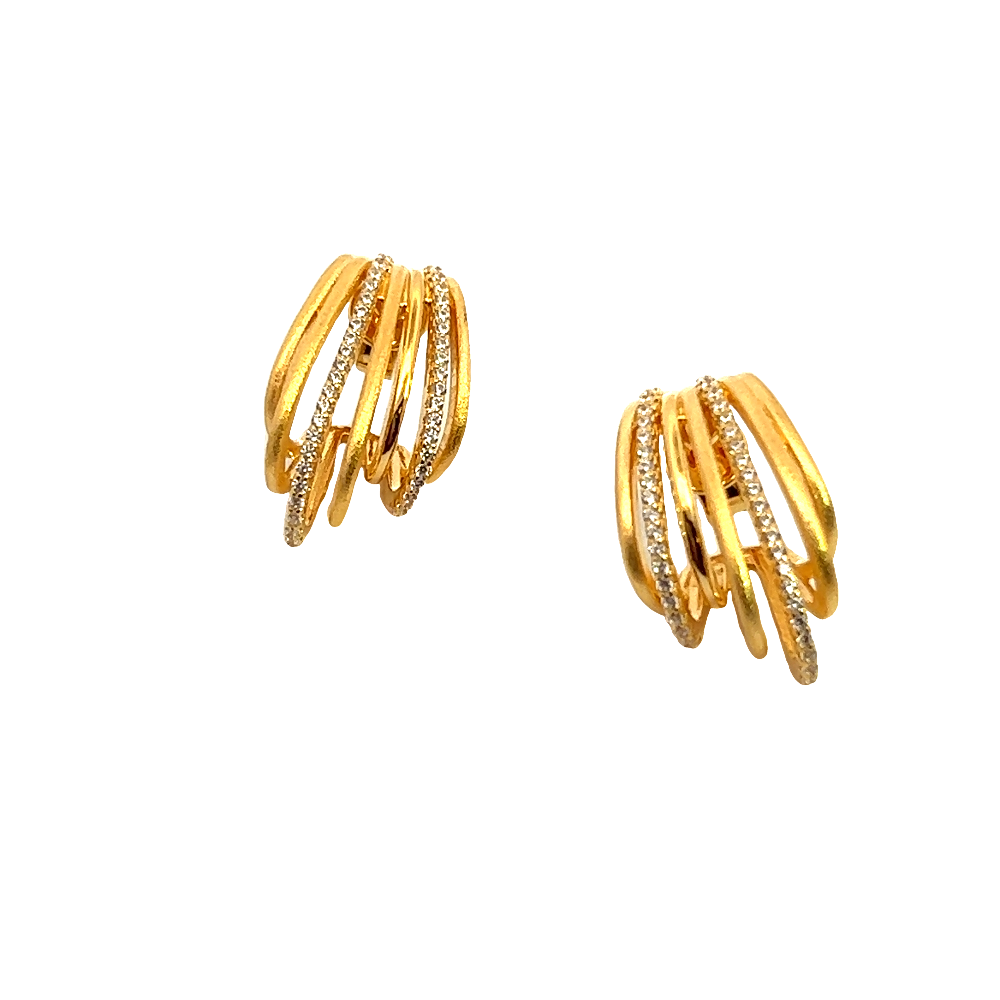 Shop online premium 18K gold huggie earrings with sparkling cubic zirconia stones.