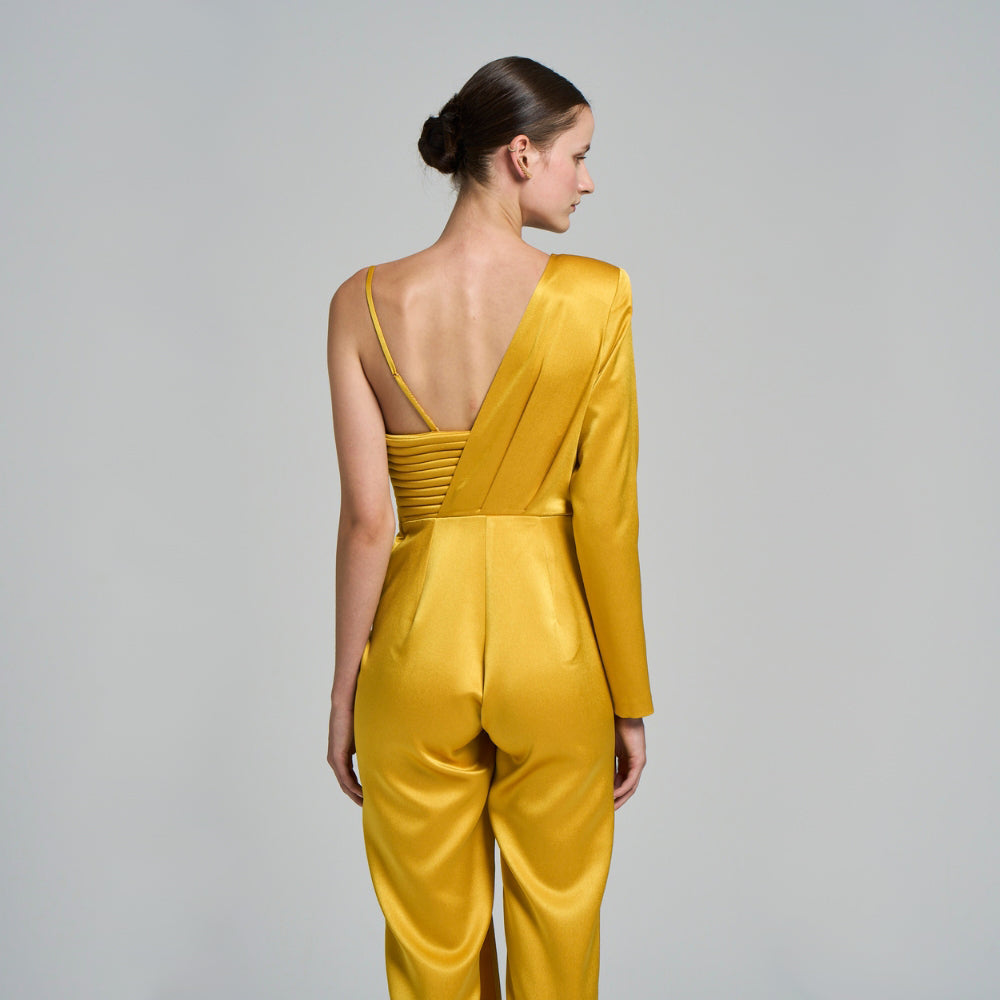 Metallic lacquered pleated chiffon fabric .Slit sleeve detail .Low-cut bust .Aller part detail .Hoodie .Maxi invitation dress