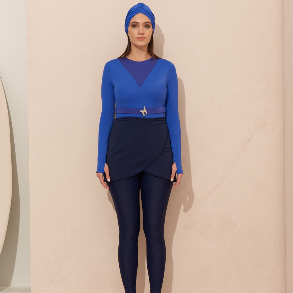 Legging with a mid-rise elastic waistband that combine elegance, comfort, and simplicity.