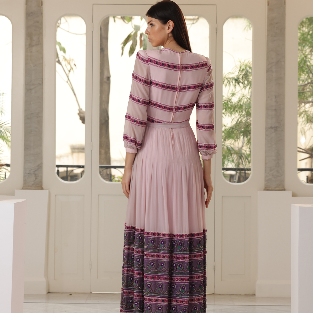 Long pink georgette dress and sleeves embroidered in violet and pink