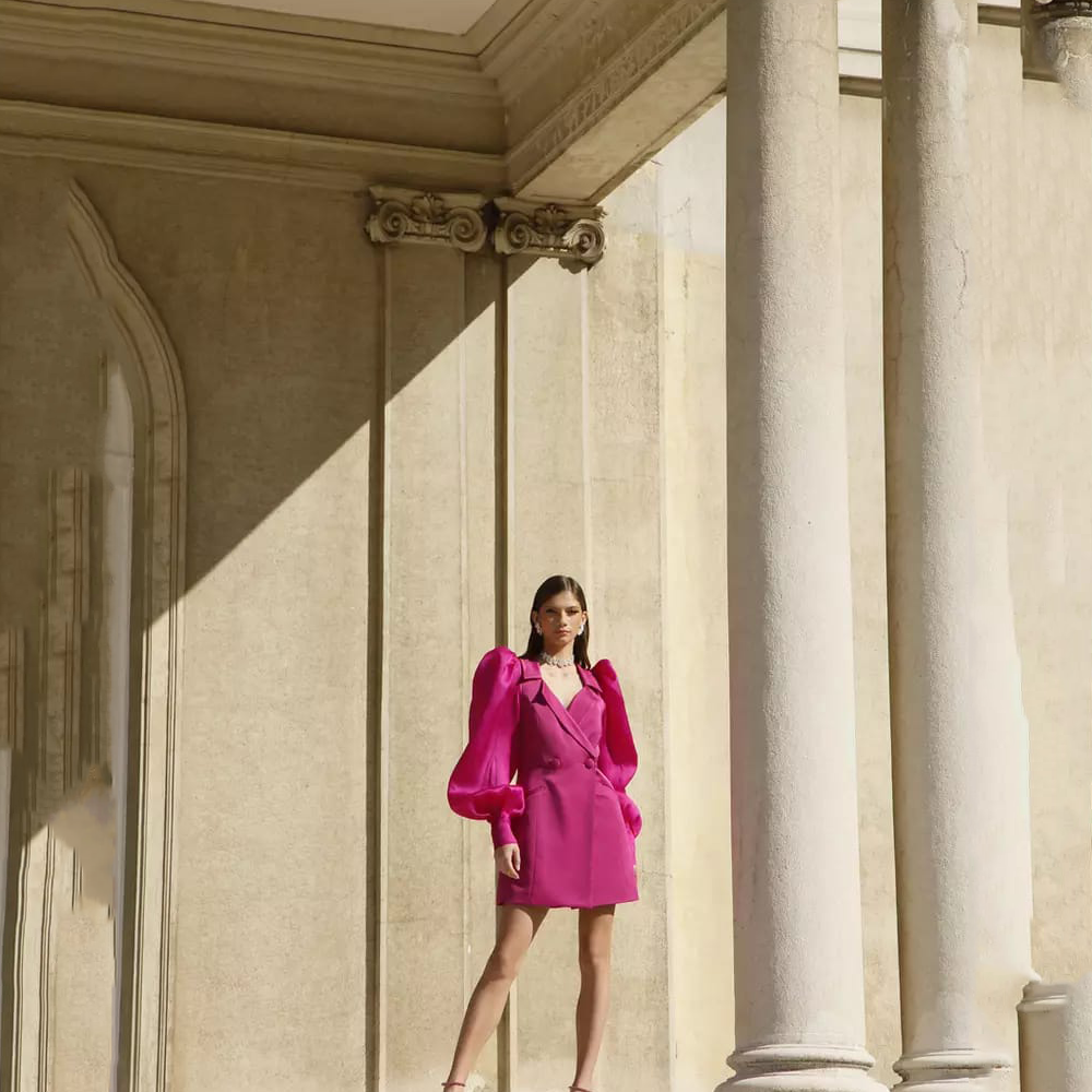 Powerful monochrome look Fuchsia pink Fitted waistline Puff organza silk sleeve.