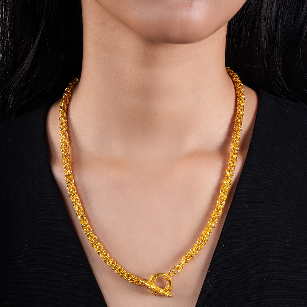 Shop the Nexus Link Necklace, exclusively at The Luxe Maison’s online boutique. Add timeless elegance to your style. Shop Now!
