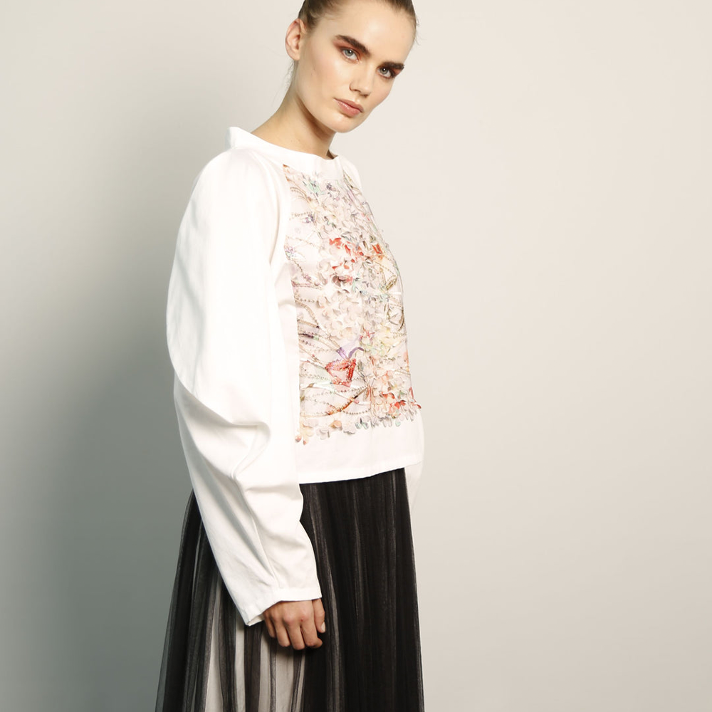 Cotton top with raglan sleeve and embroidered panel.